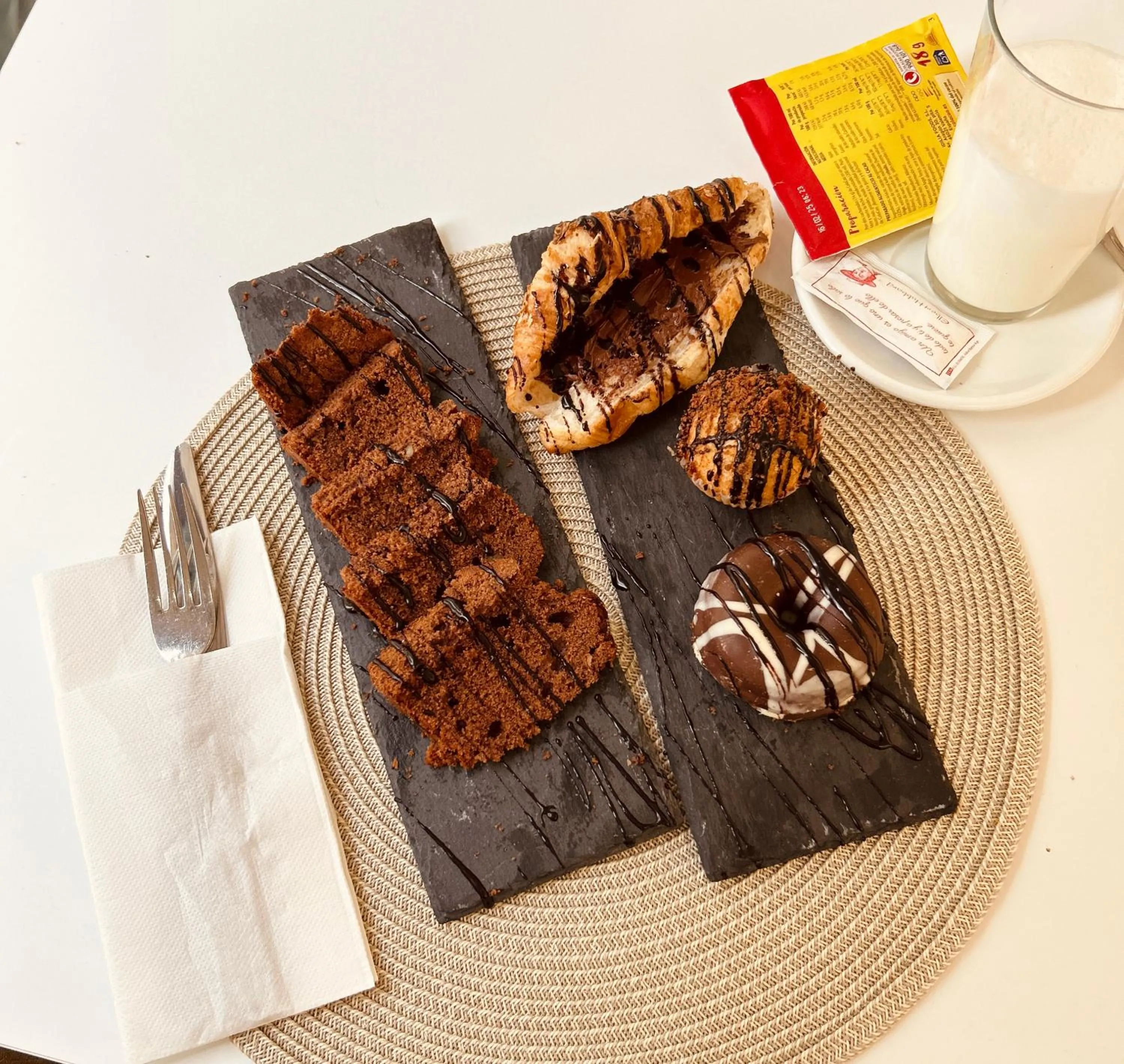 Restaurant/places to eat in Hotel Oasis