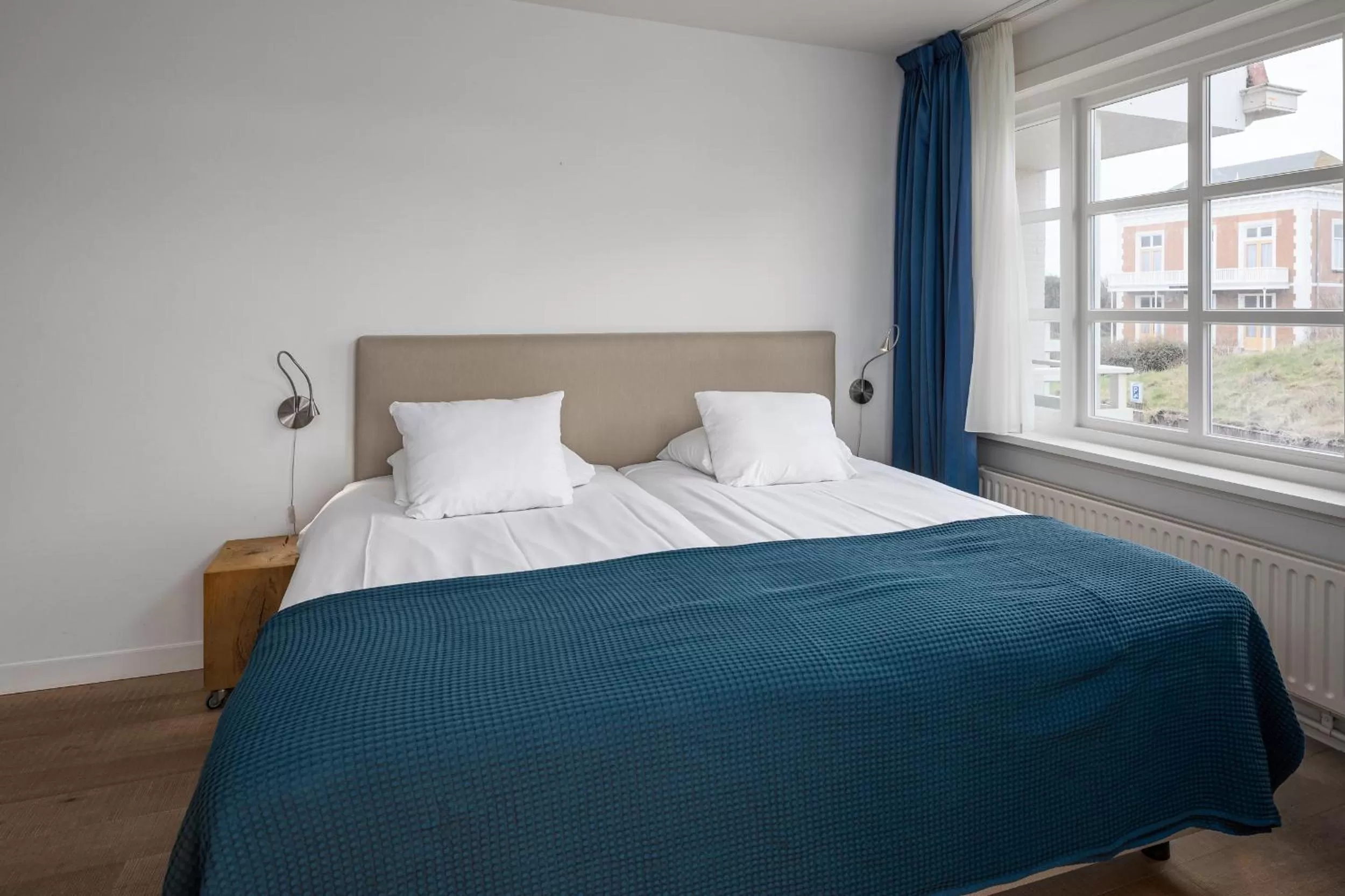 Bedroom, Bed in Strandhotel Domburg