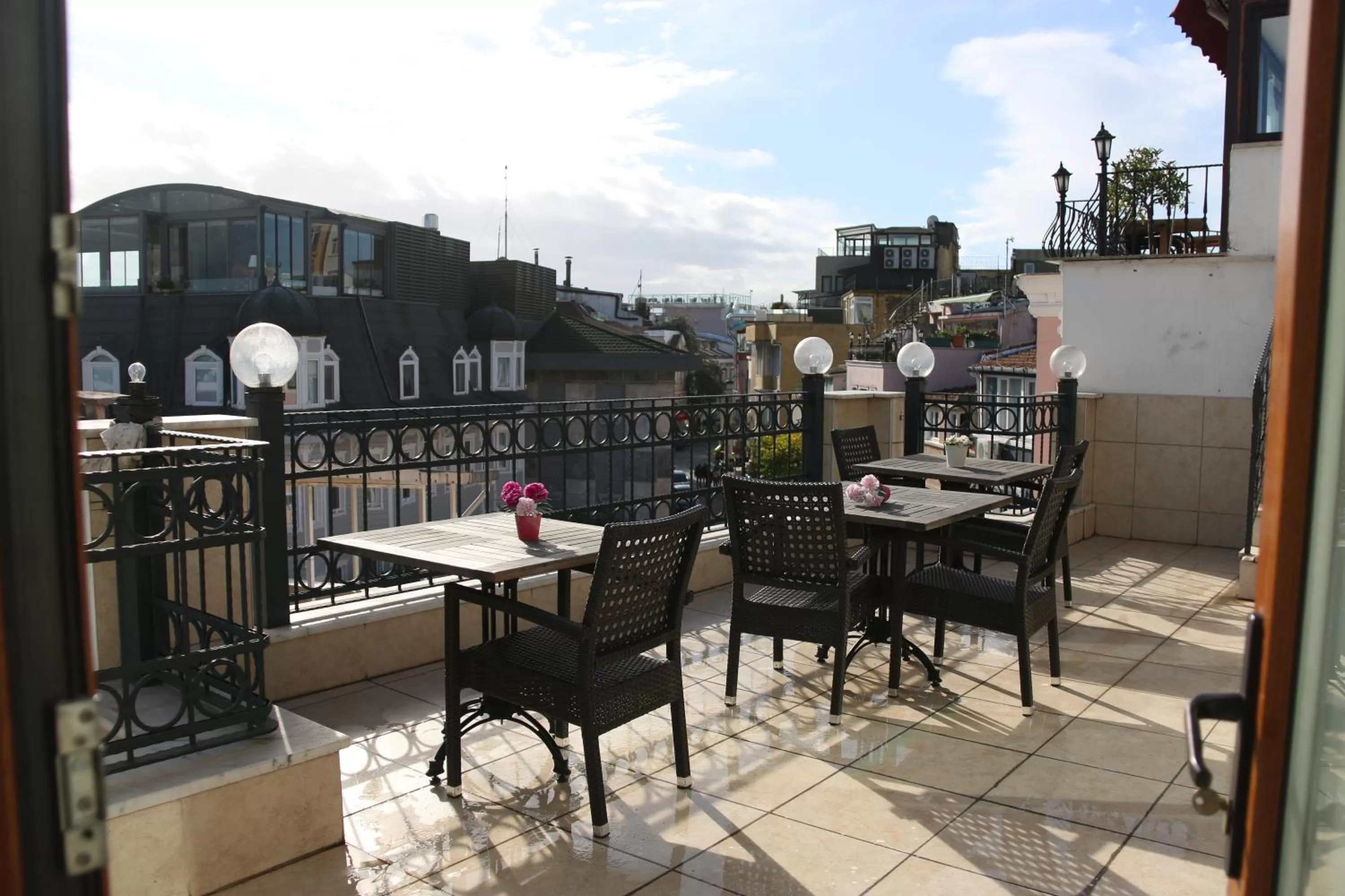 Balcony/Terrace, Restaurant/Places to Eat in Grand Peninsula Hotel