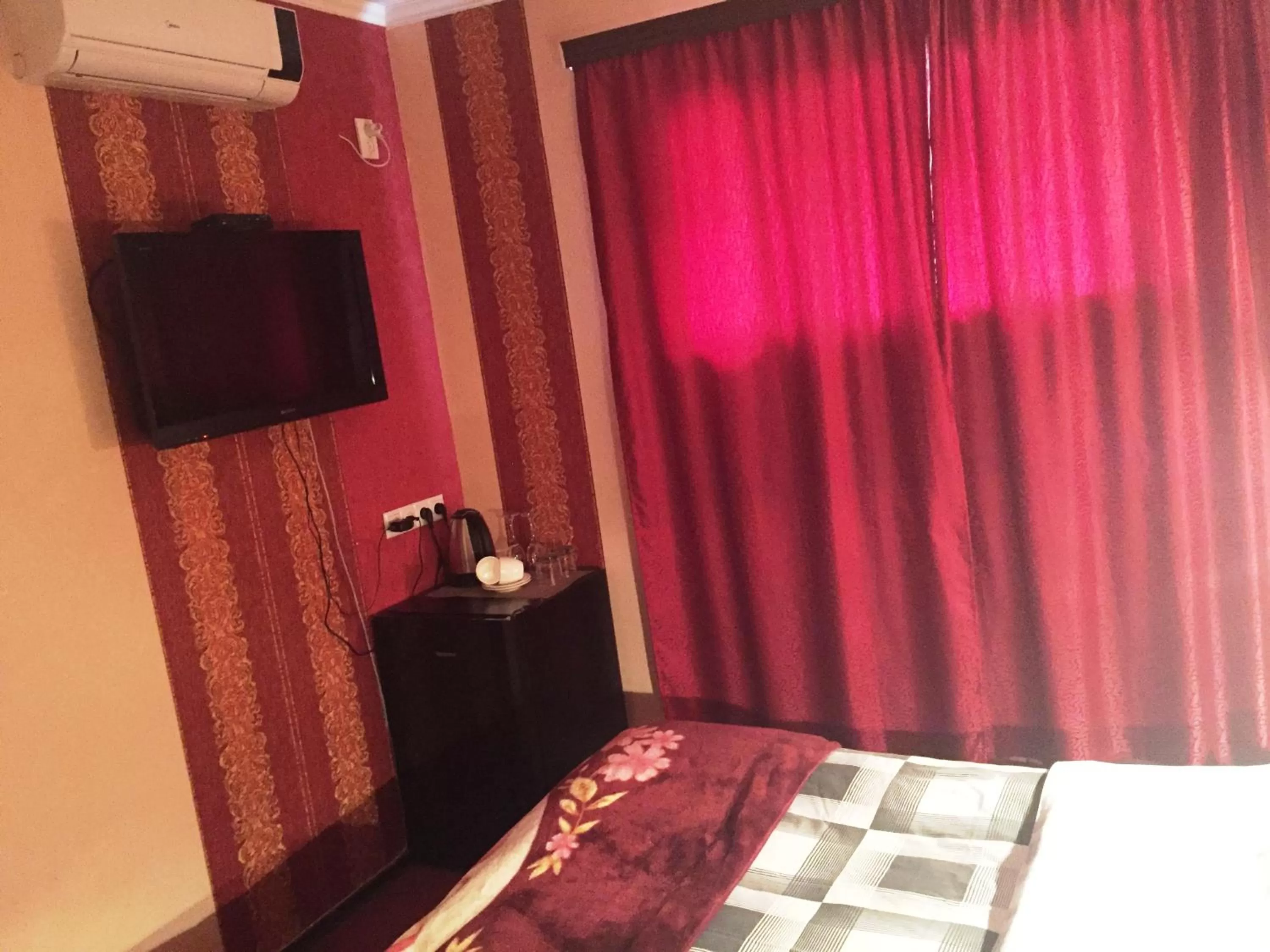 Bedroom, TV/Entertainment Center in Hotel Formula-1