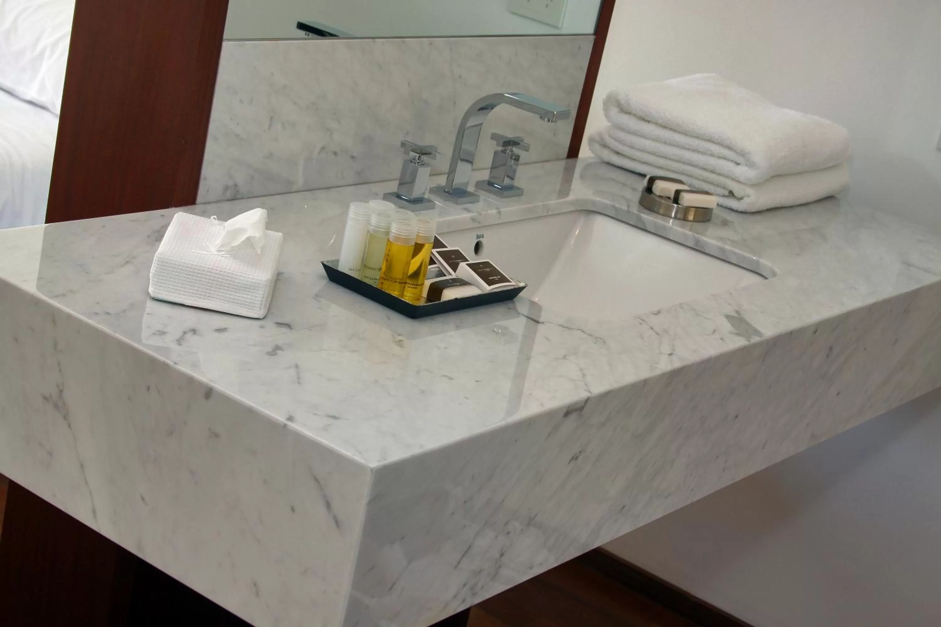 Bathroom in San Isidro Plaza Hotel