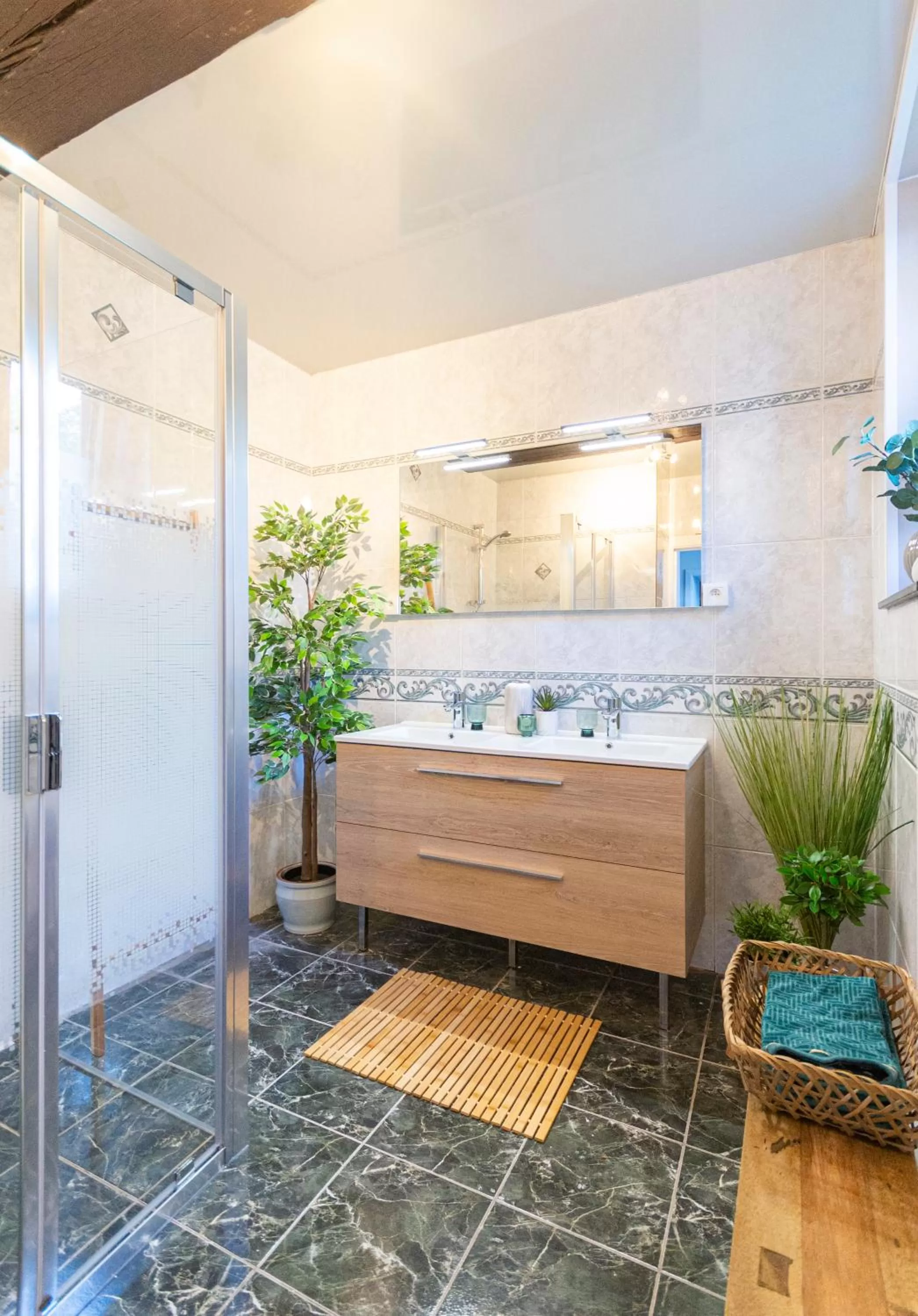 Bathroom in Au Petit Dragon