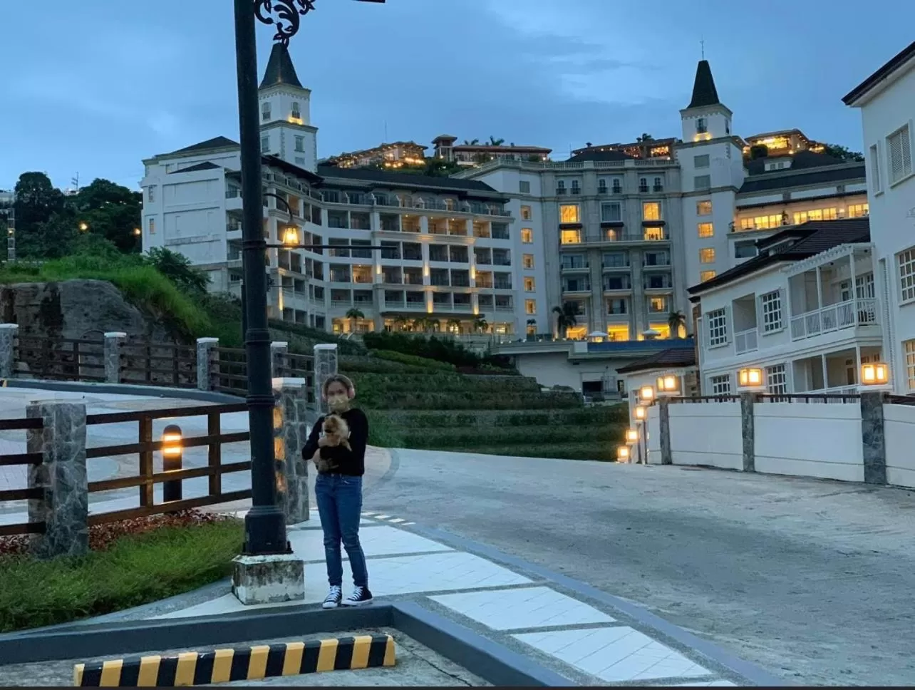 People in Twin lakes Merlot LL3-F