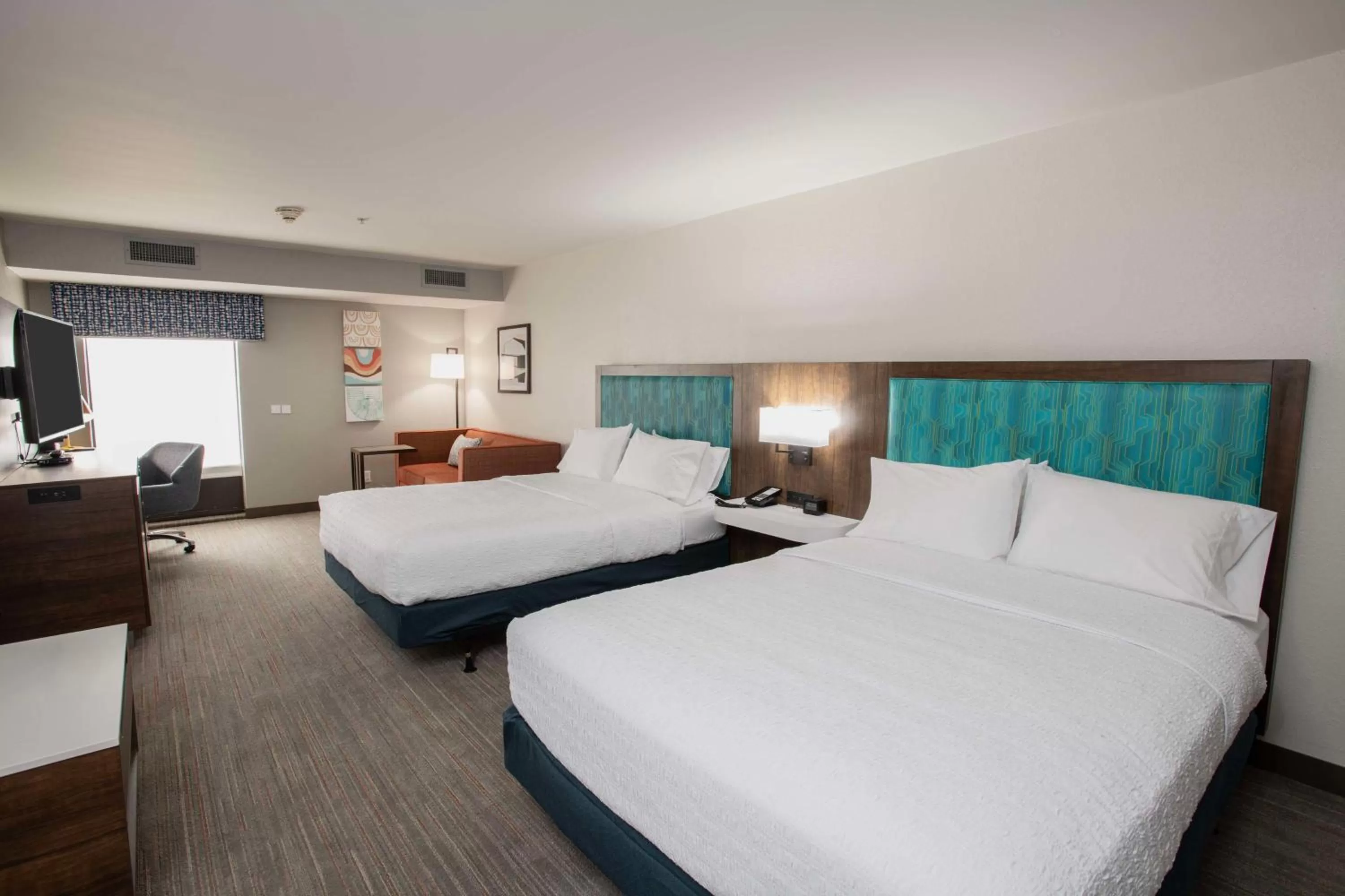 Living room, Bed in Hampton Inn Dry Ridge