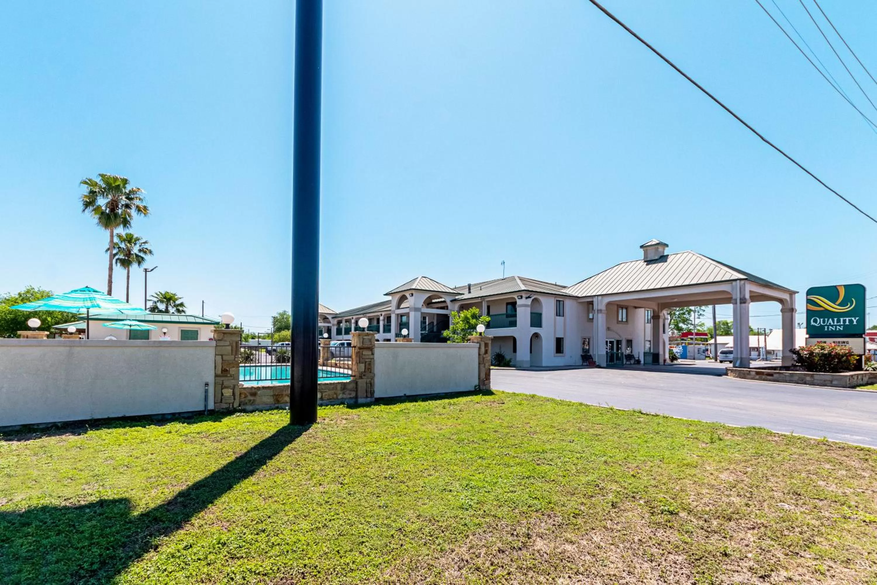 Garden in Quality Inn Three Rivers