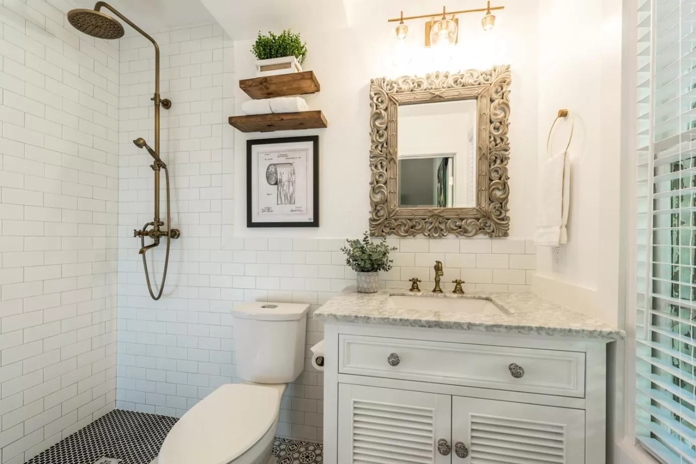 Shower in Old Town Manor