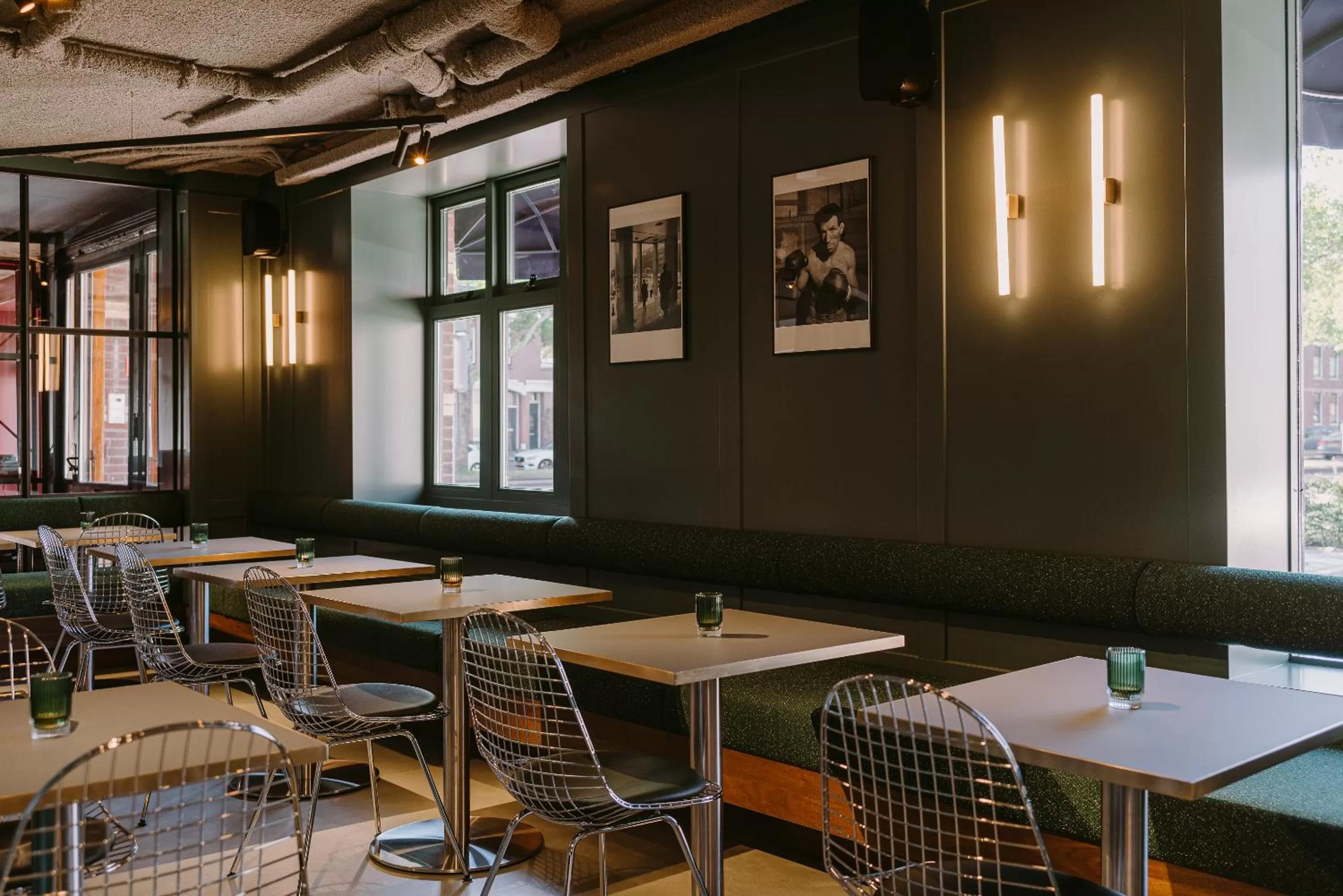 Restaurant/places to eat in Supernova Hotel