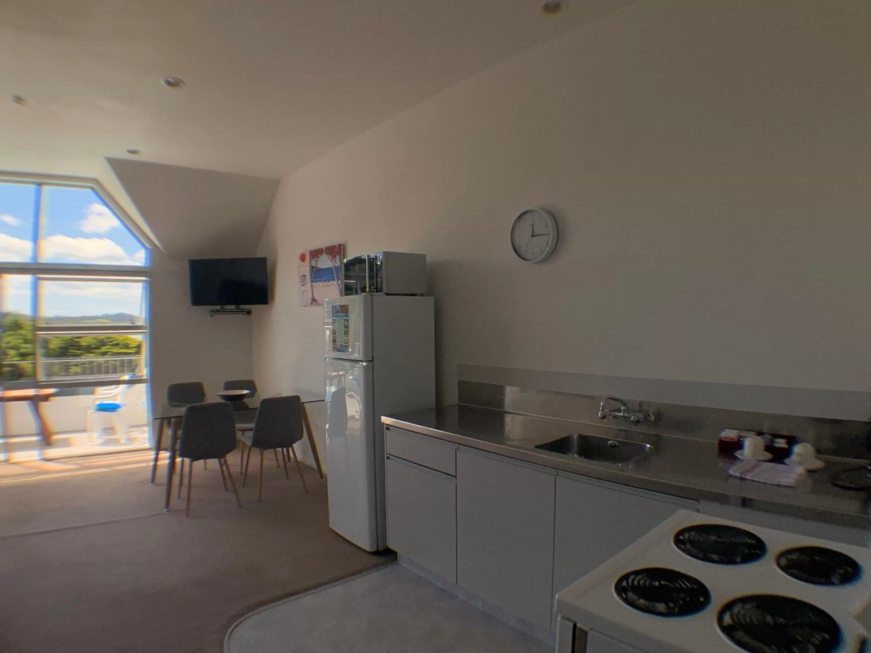 Kitchen or kitchenette in Aloha Seaview Resort Motel