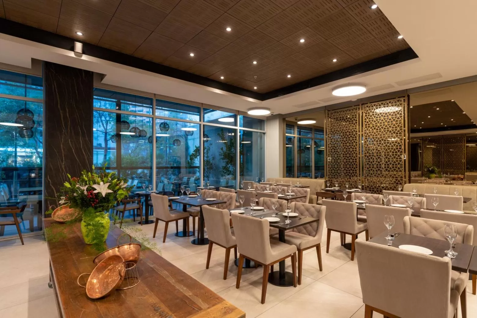 Restaurant/places to eat in Best Western Premier Marina Las Condes