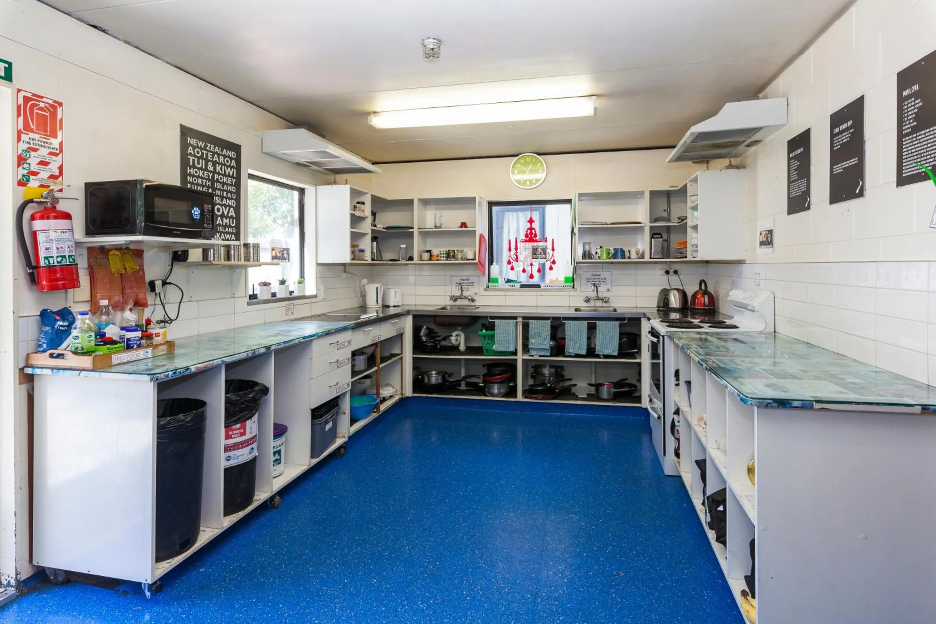 Communal kitchen in Around The World Backpackers