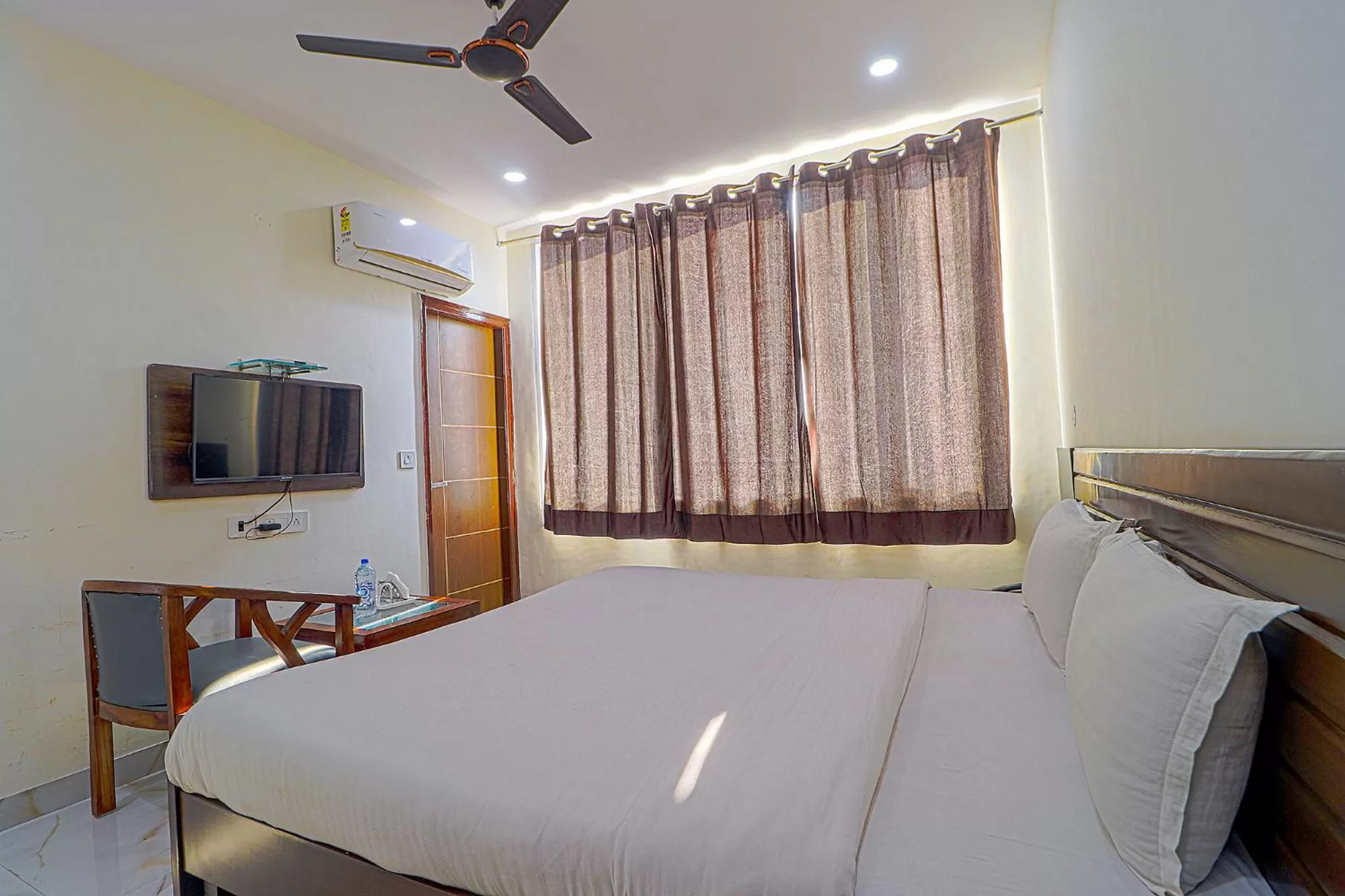 Bedroom, Bed in FabHotel Casa