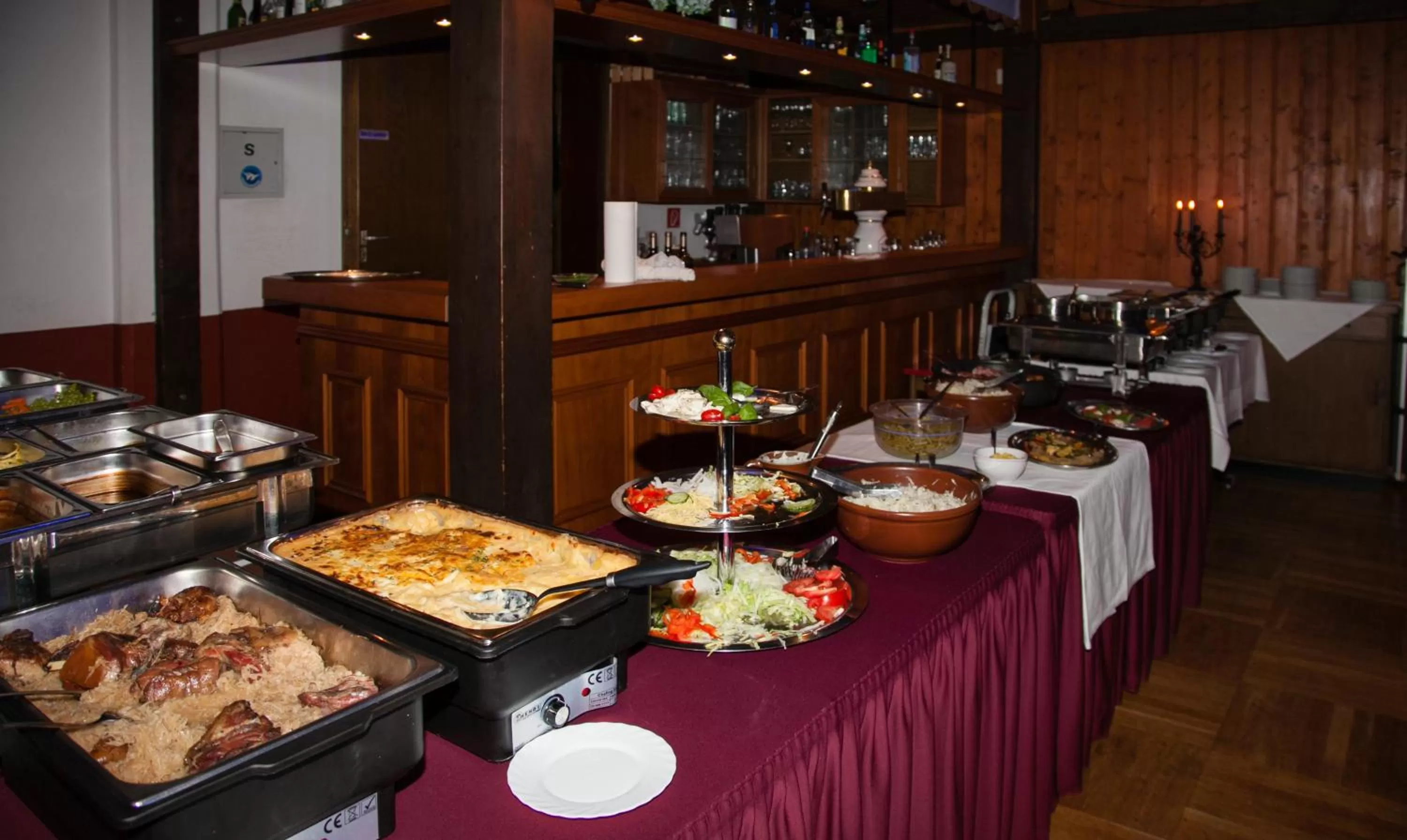 Food and drinks in Herzog's Ulsterbrücke Garni Hotel