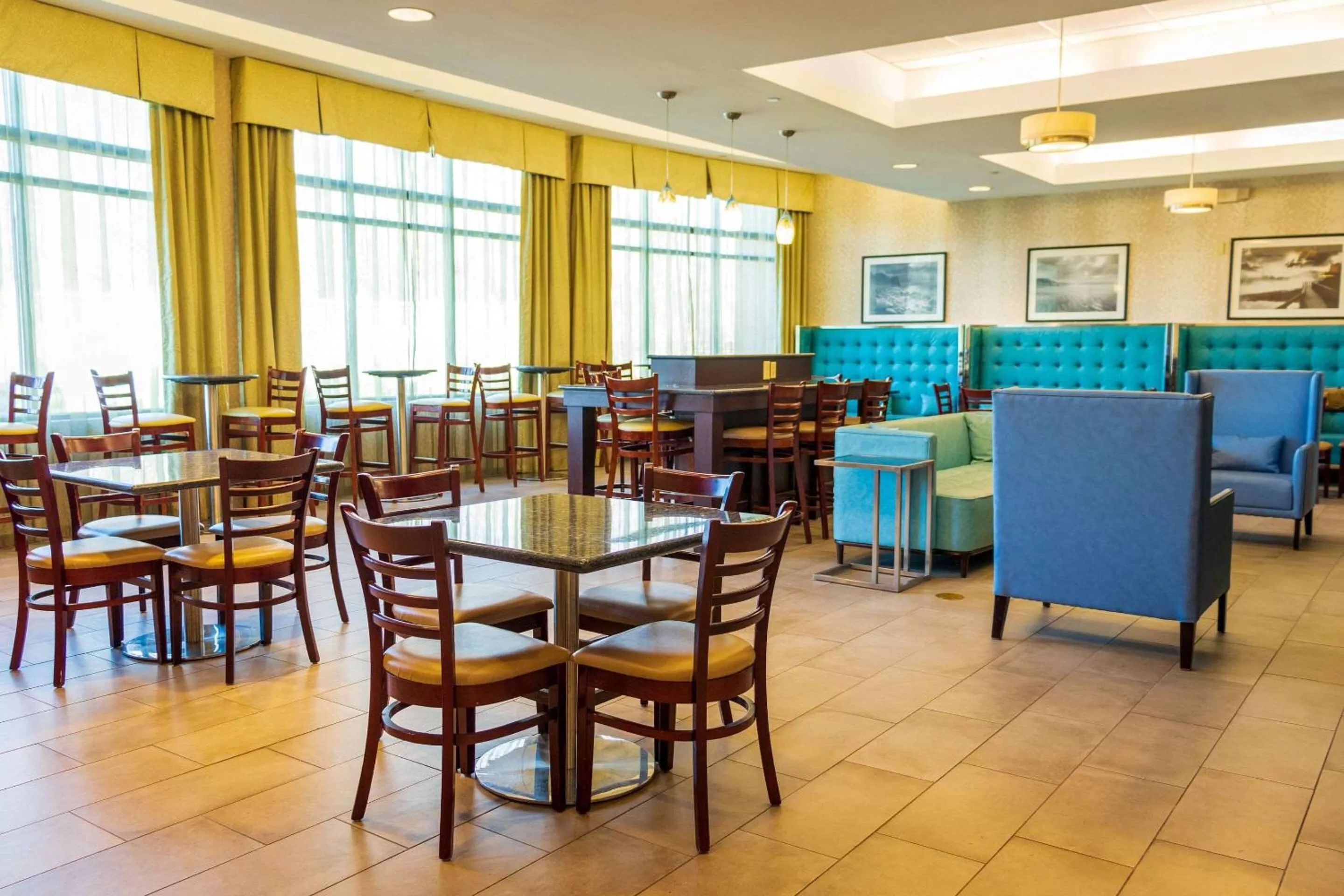 Restaurant/places to eat in Comfort Inn & Suites Plainville-Foxboro
