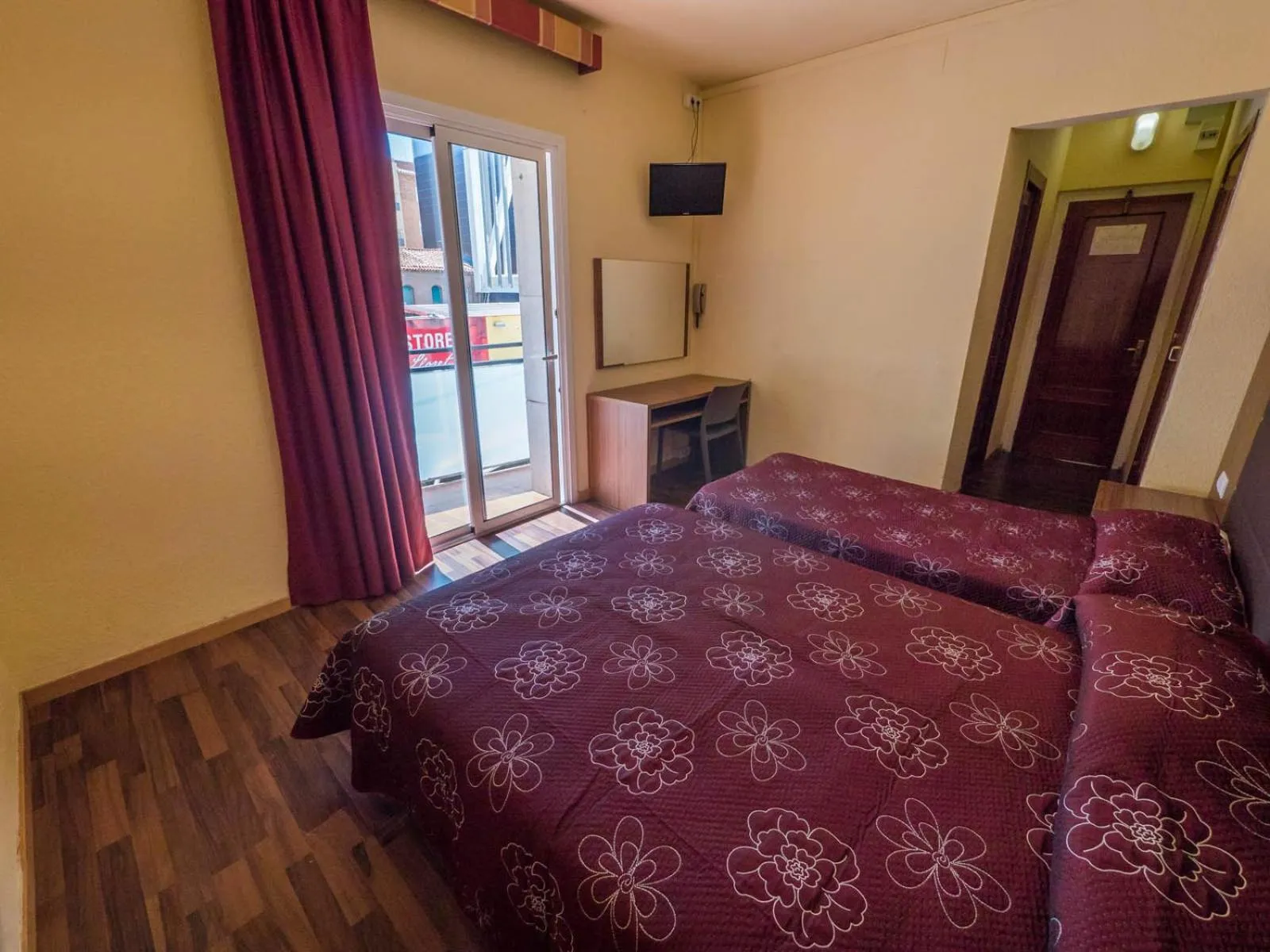 Bed in Hotel Golden Sand