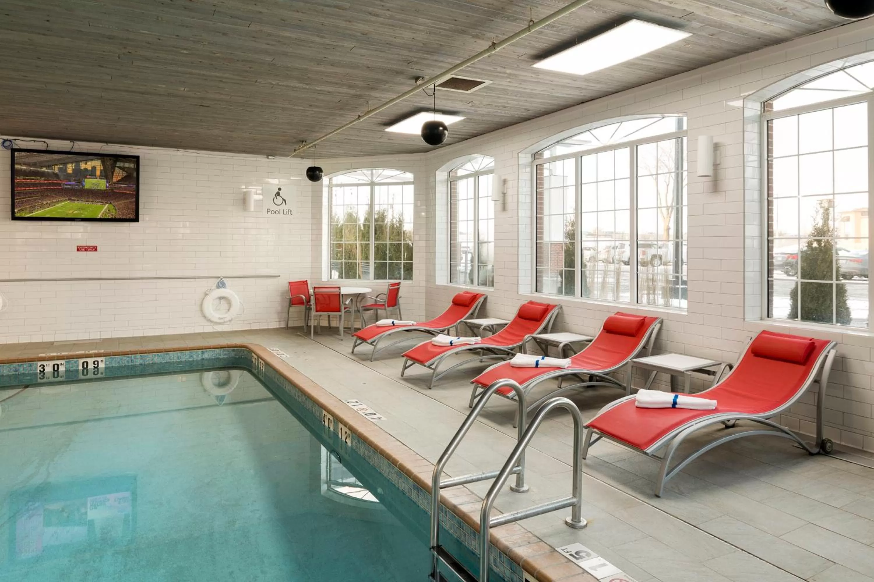 Swimming pool in Holiday Inn - Bloomington W MSP Airport Area by IHG