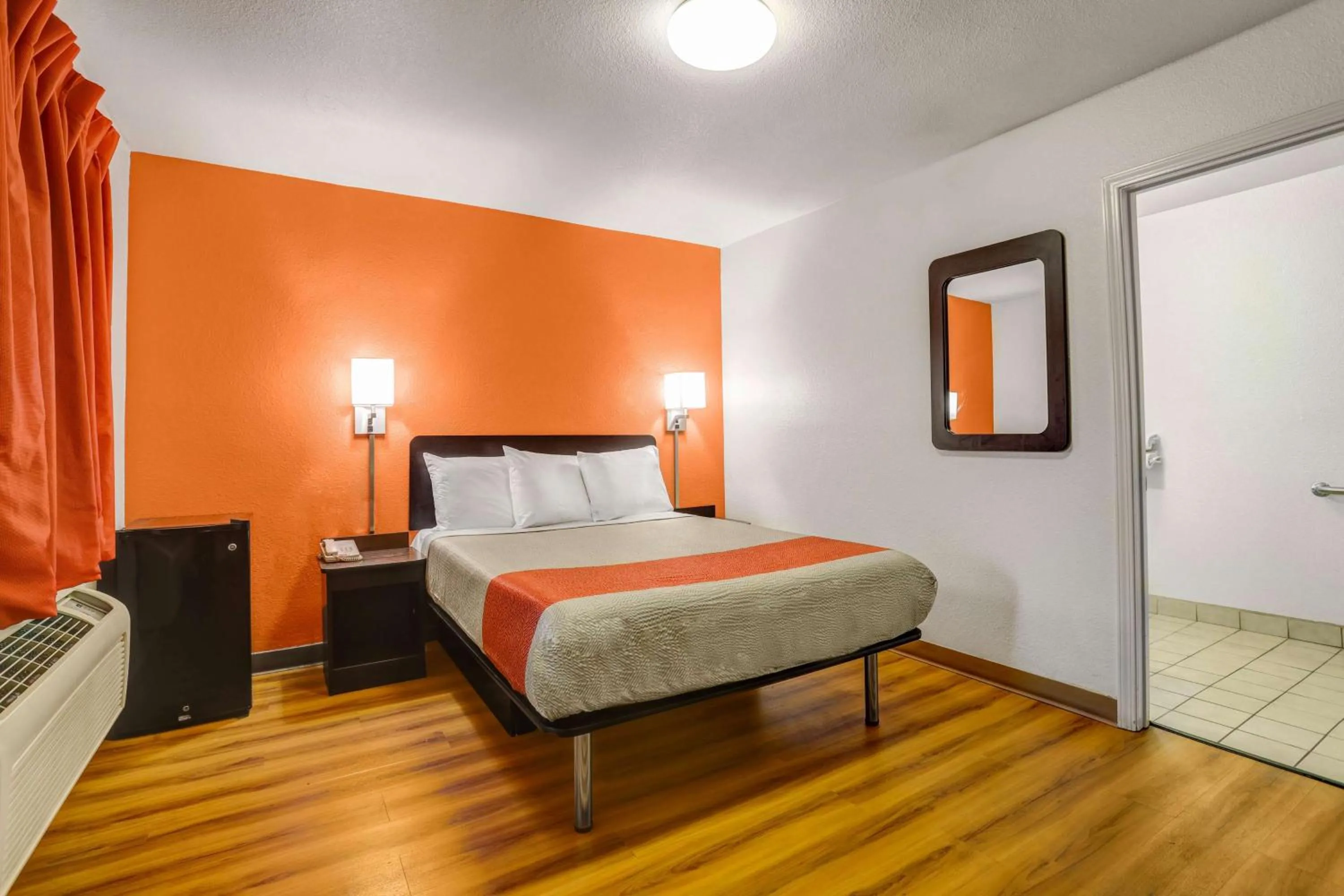 Bedroom, Bed in Motel 6-Marysville, CA