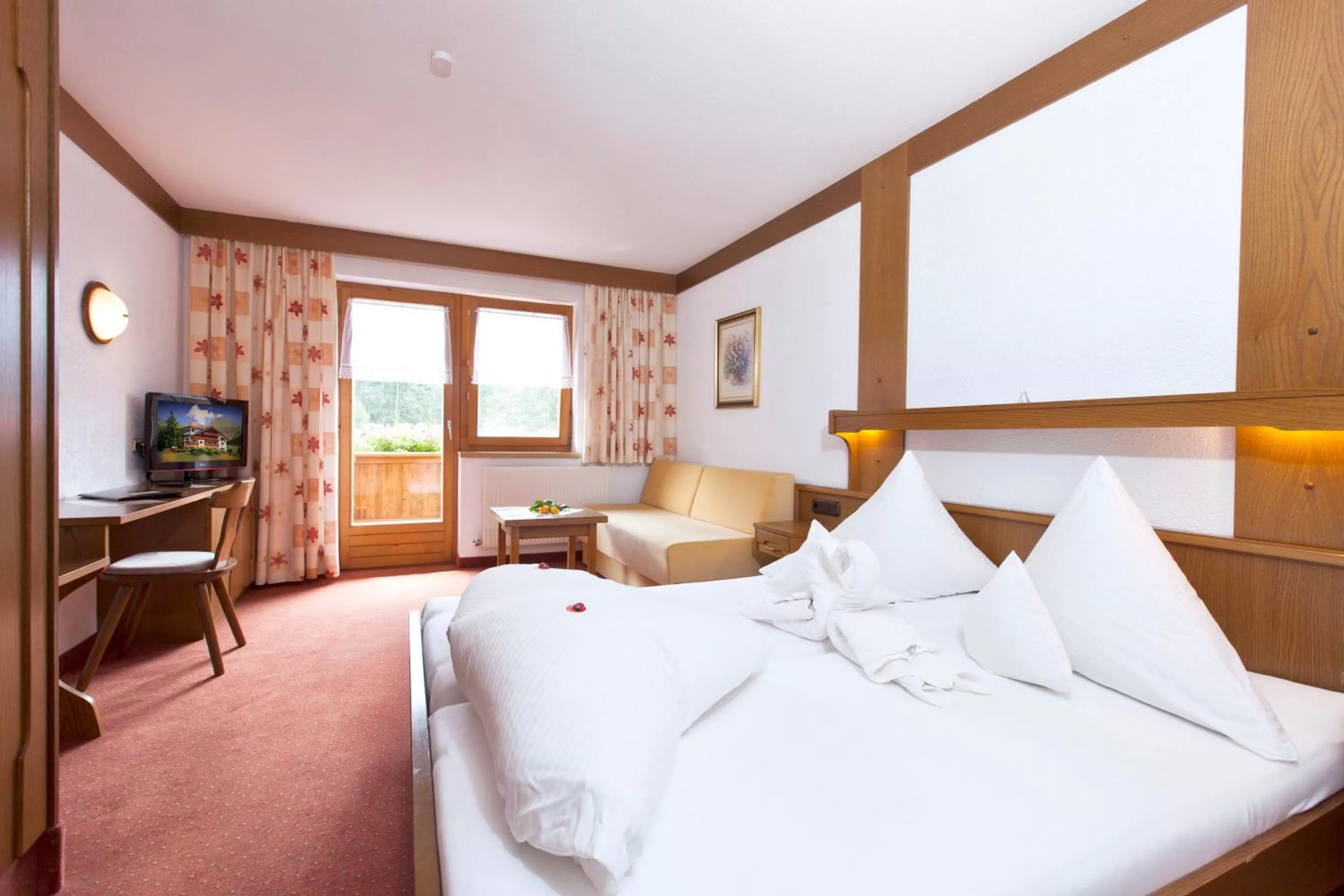 Day, Bed in Alpengasthof Norbertshöhe Superior