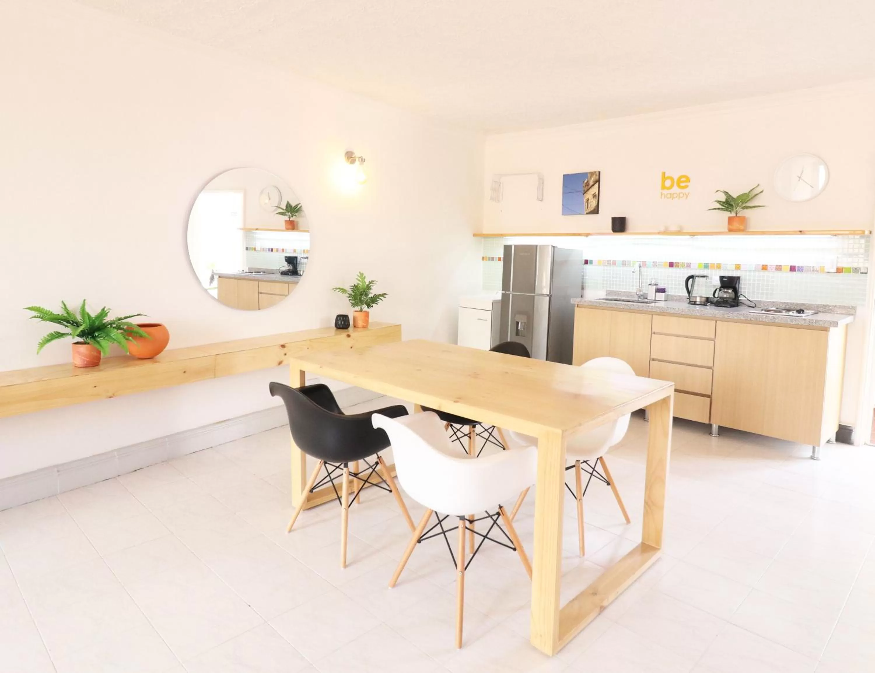 Kitchen/Kitchenette in 554 Apartments