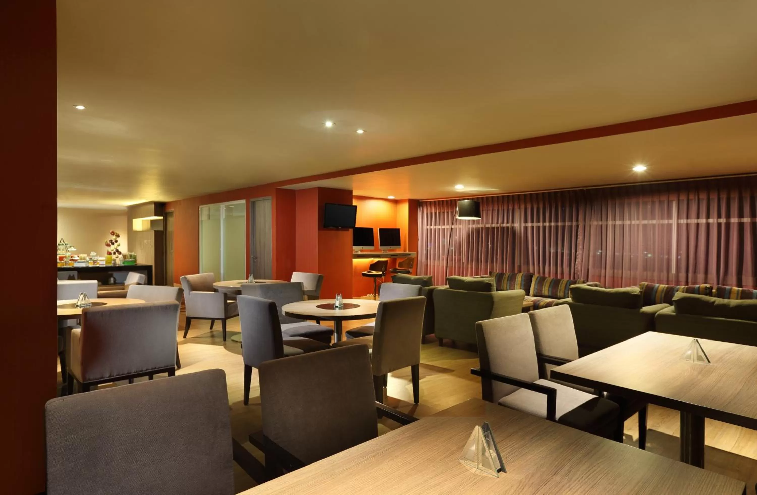 Restaurant/places to eat in Novotel Jakarta Gajah Mada