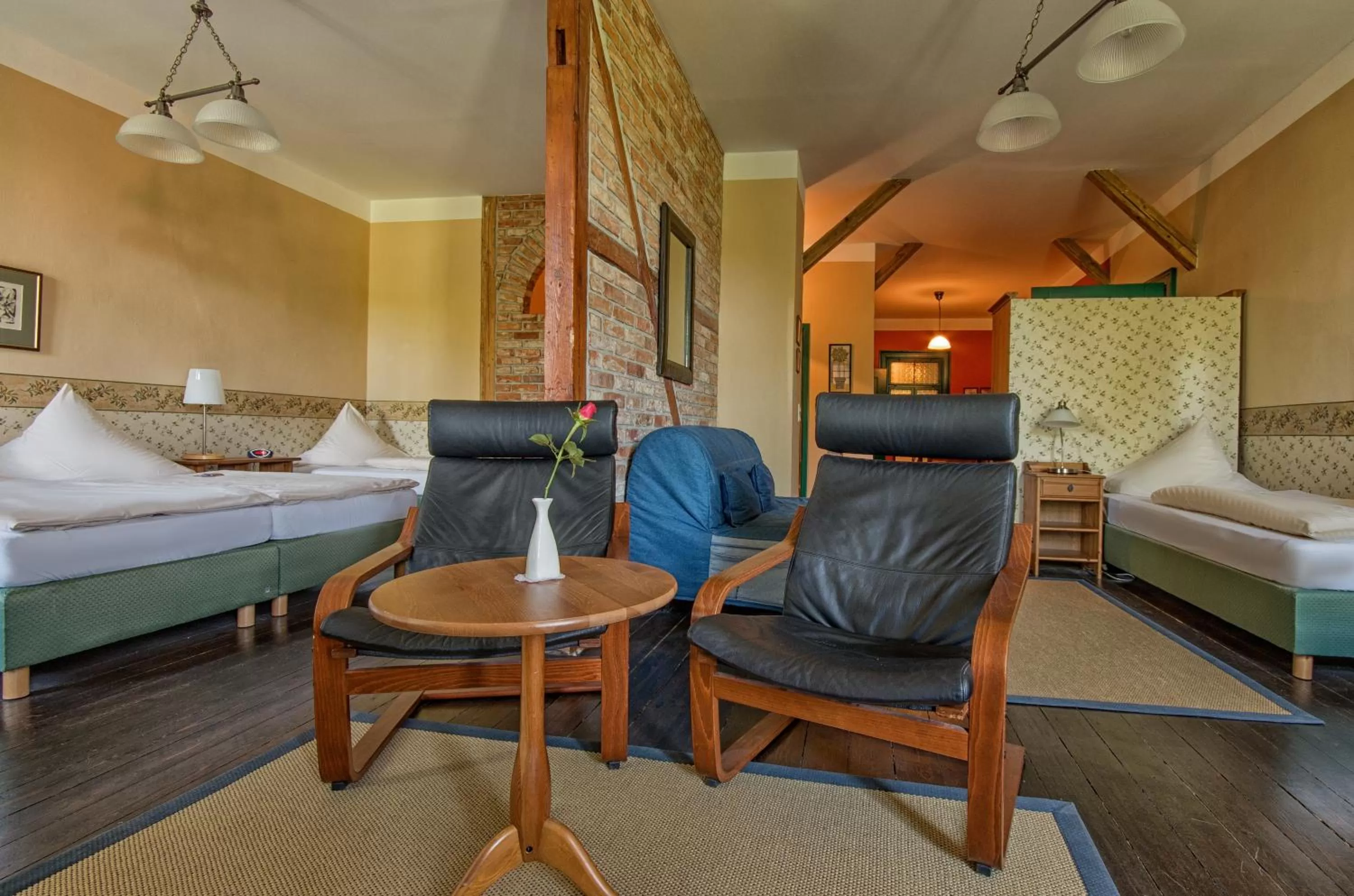 Photo of the whole room, Bed in Hotel zur Henne