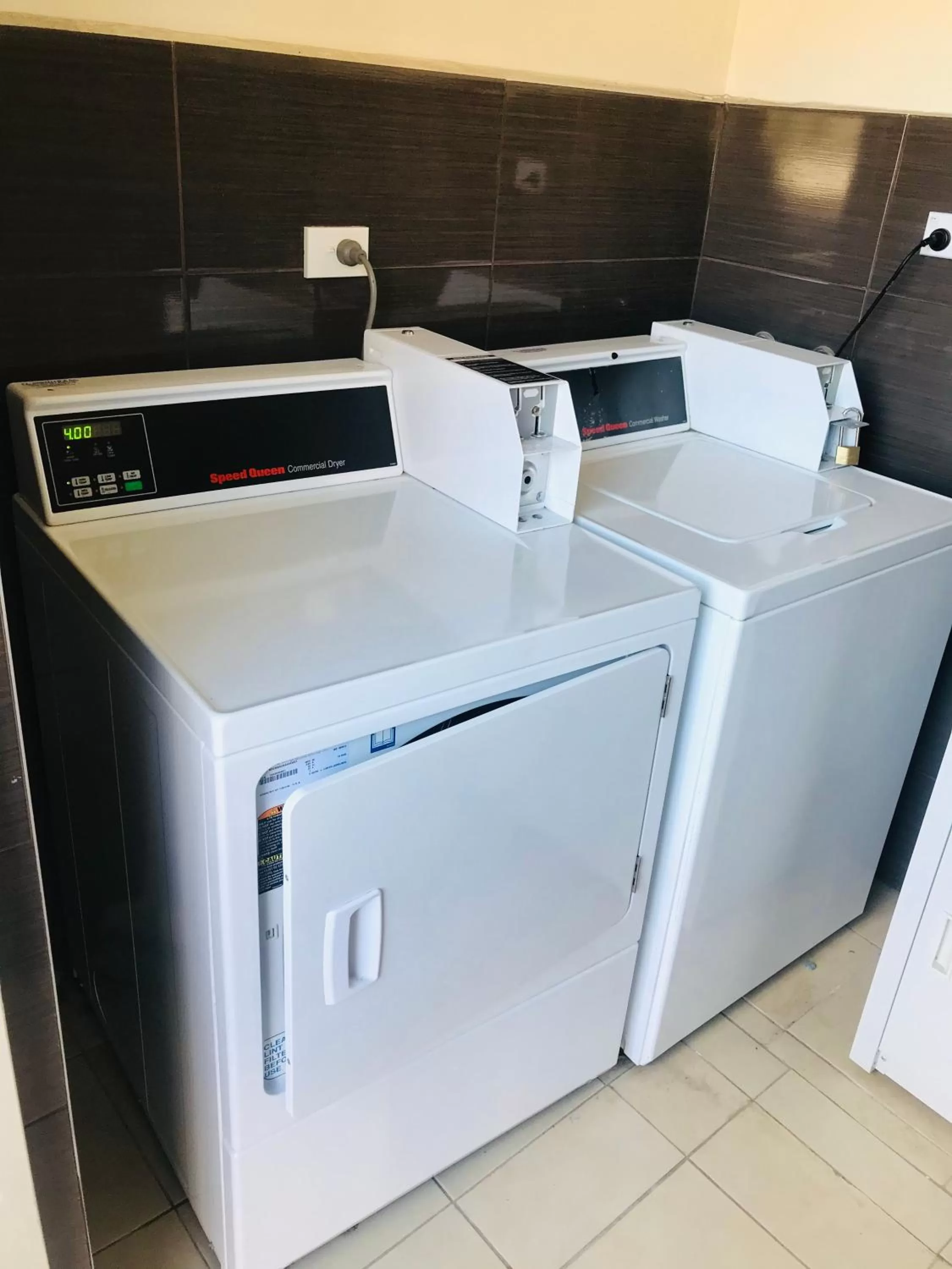 Area and facilities in Westside Motor Inn