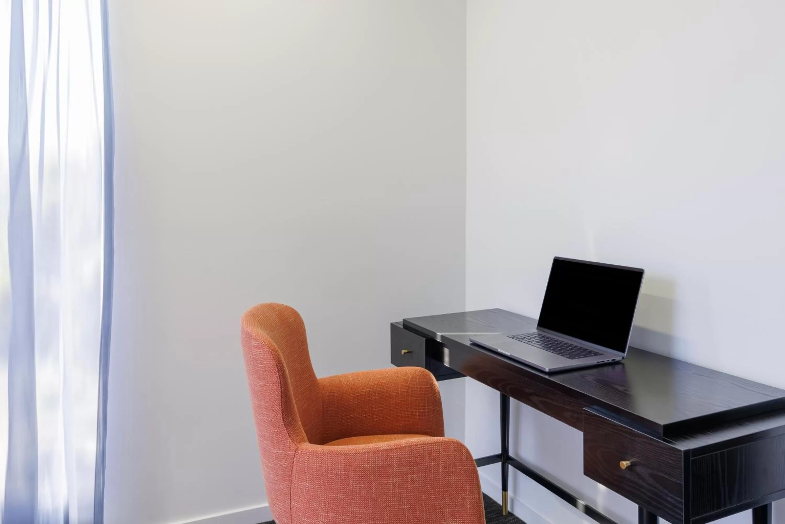 hair dresser, TV/Entertainment Center in Mercure Melbourne St Kilda Road