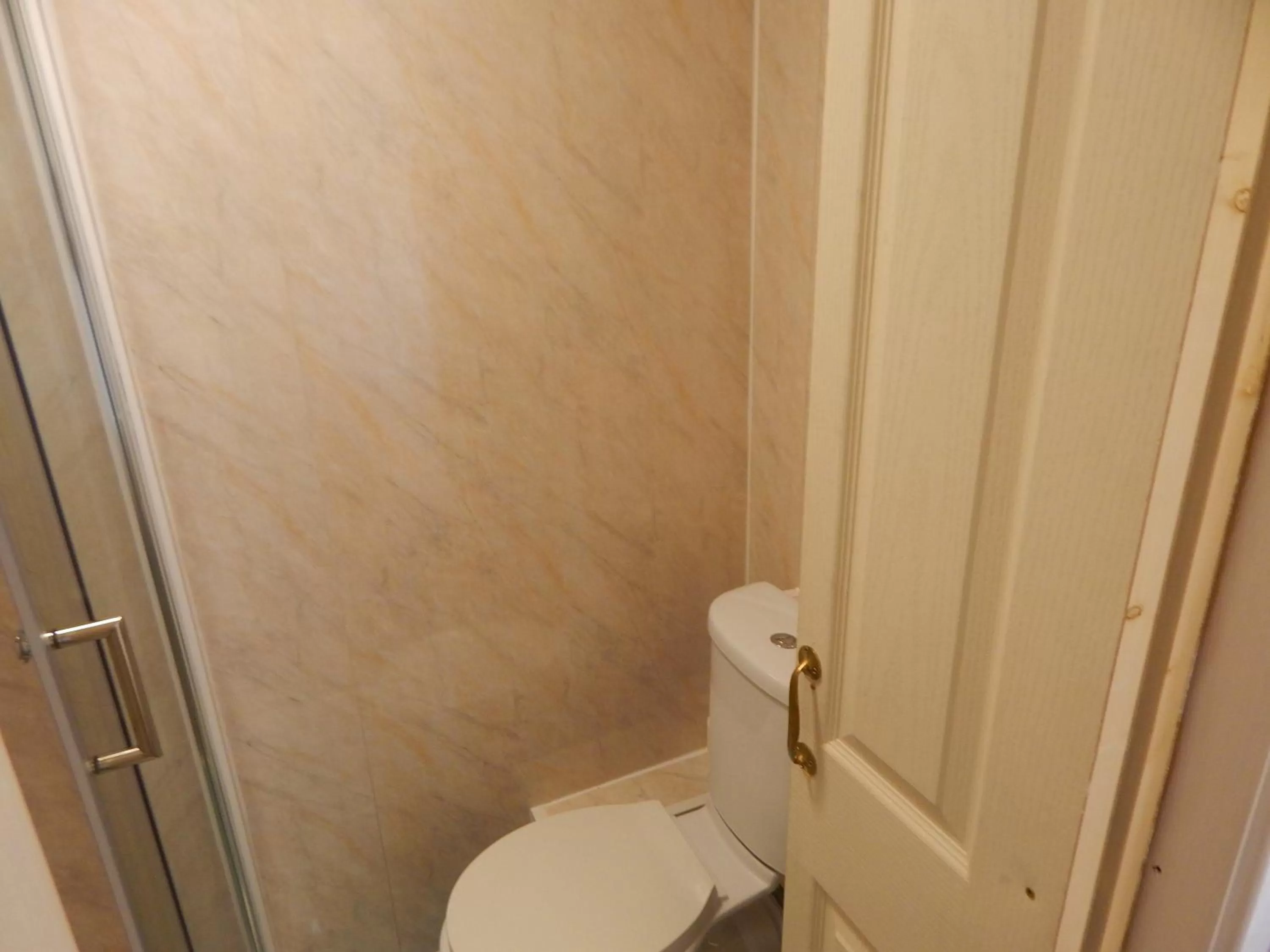 Bathroom in Llanryan Guest House