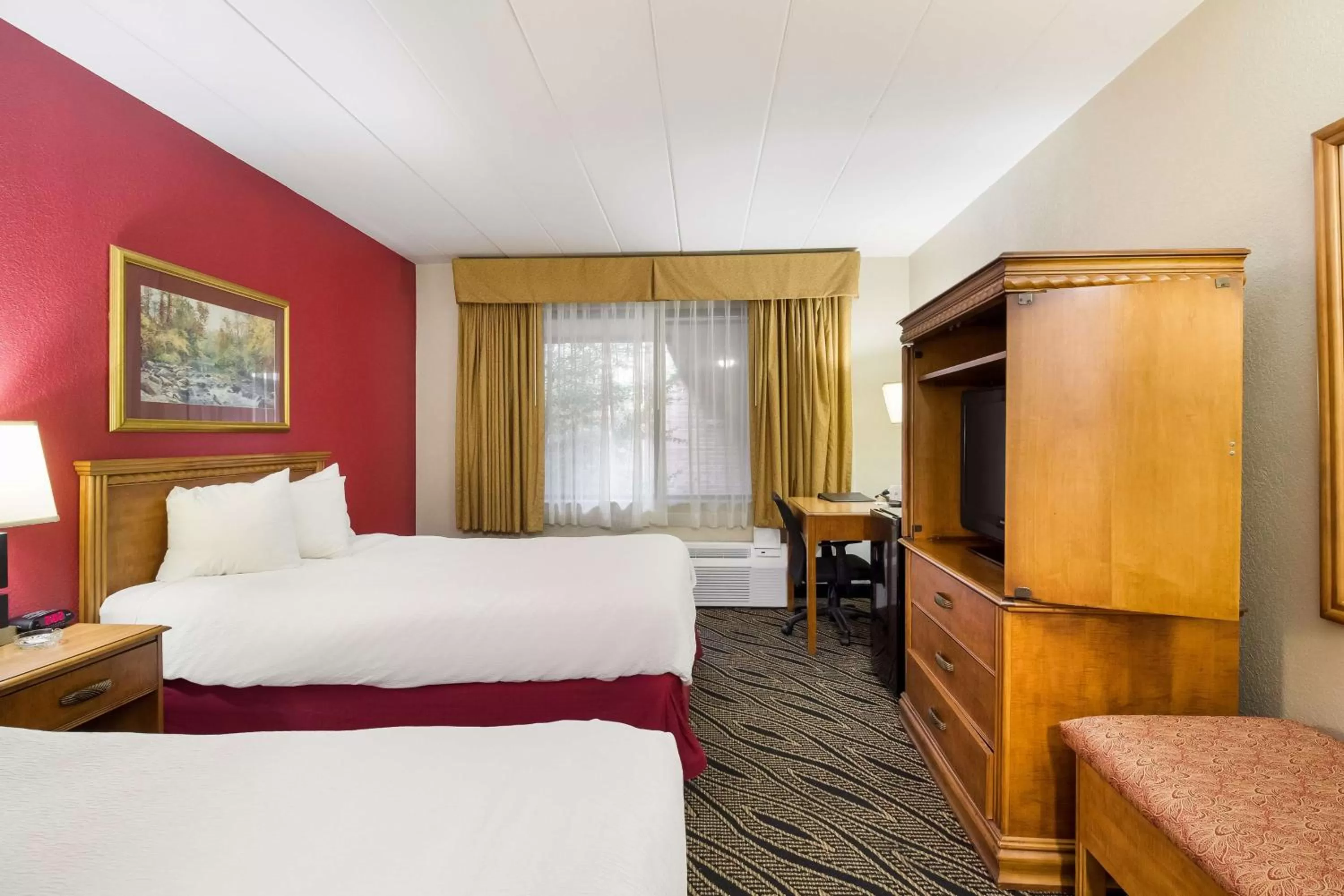 Bedroom, Bed in Best Western Braddock Inn