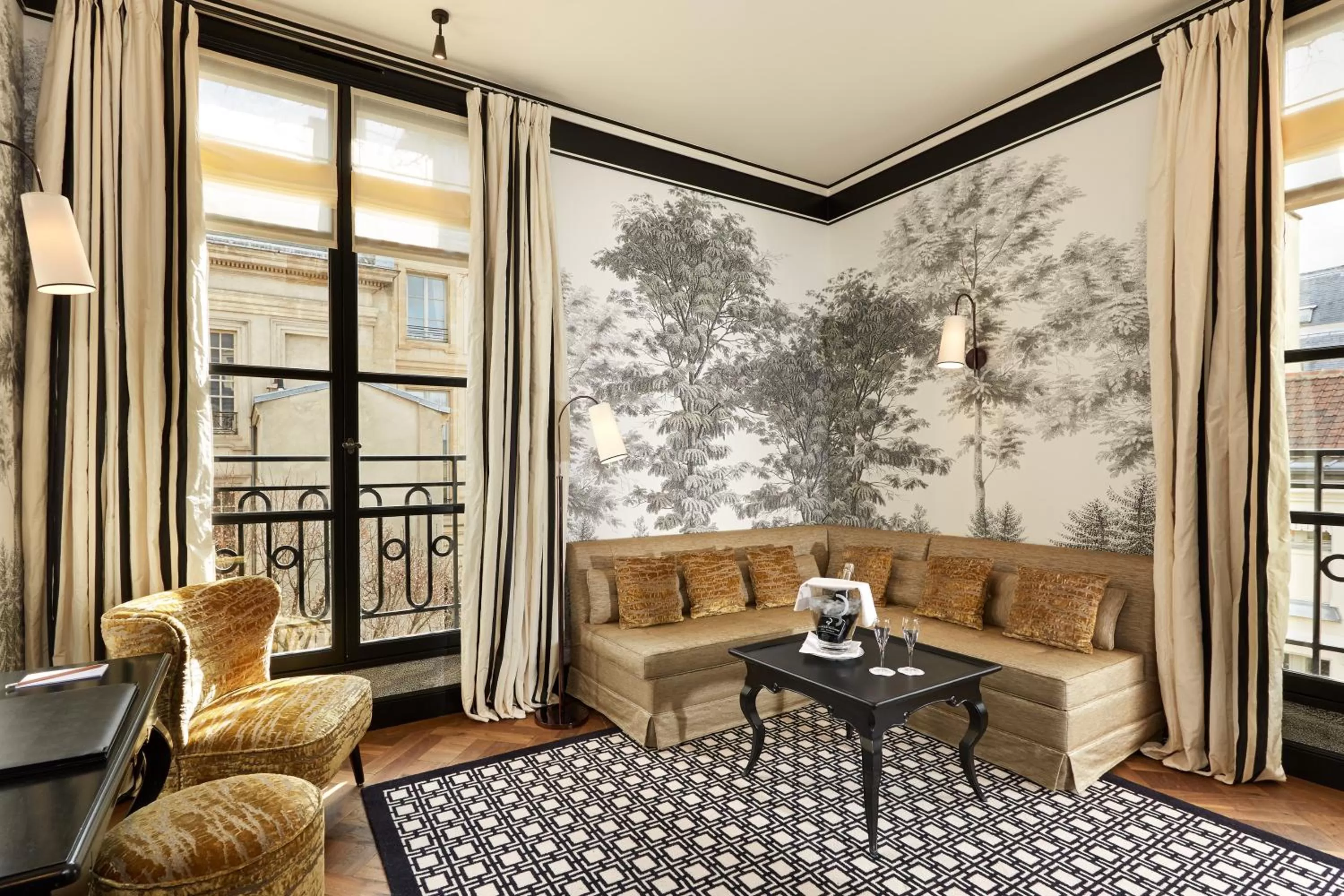 Photo of the whole room in Le Pavillon de la Reine & Spa, Place des Vosges