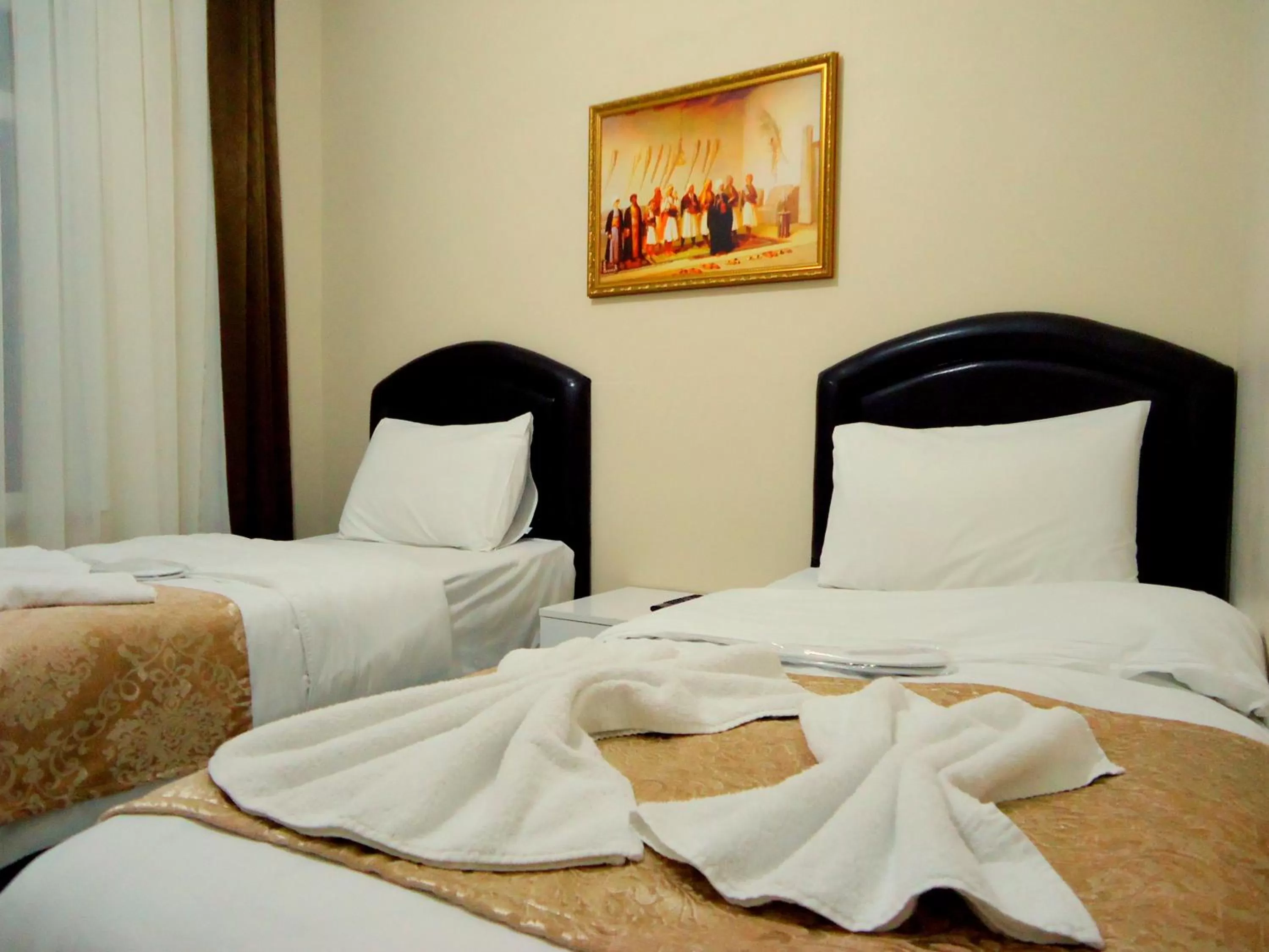 Photo of the whole room, Bed in Tolga Hotel