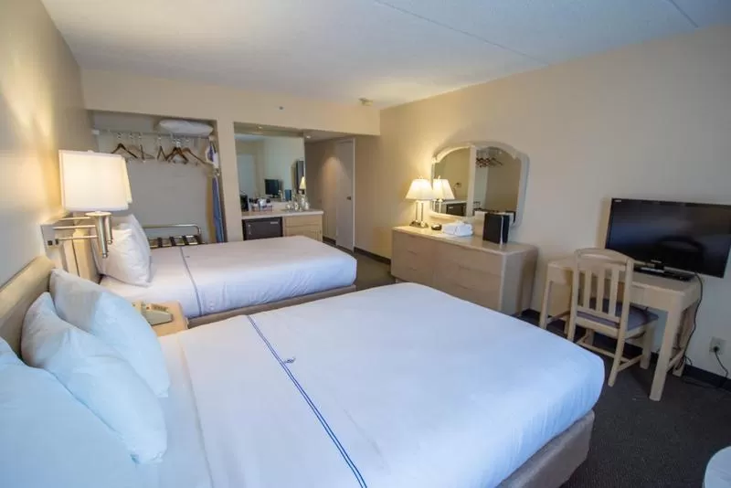 Photo of the whole room, Bed in Bonnie Castle Resort & Marina