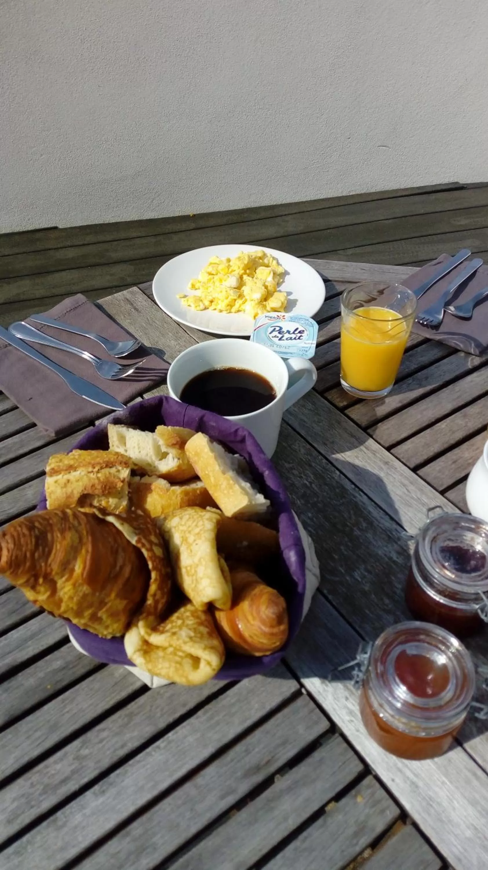 Continental breakfast in Au gré des vents