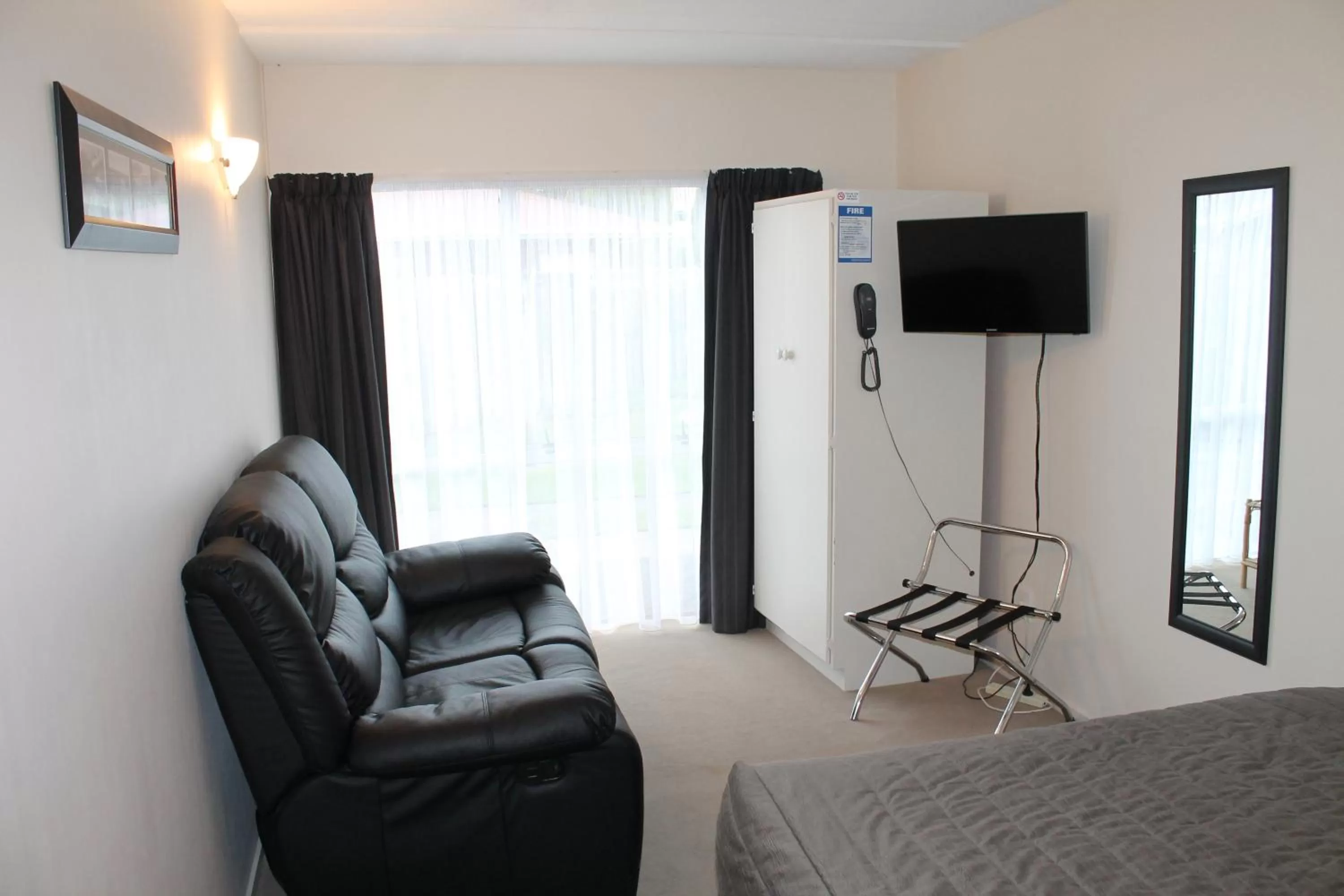 Living room in Riverview Motel