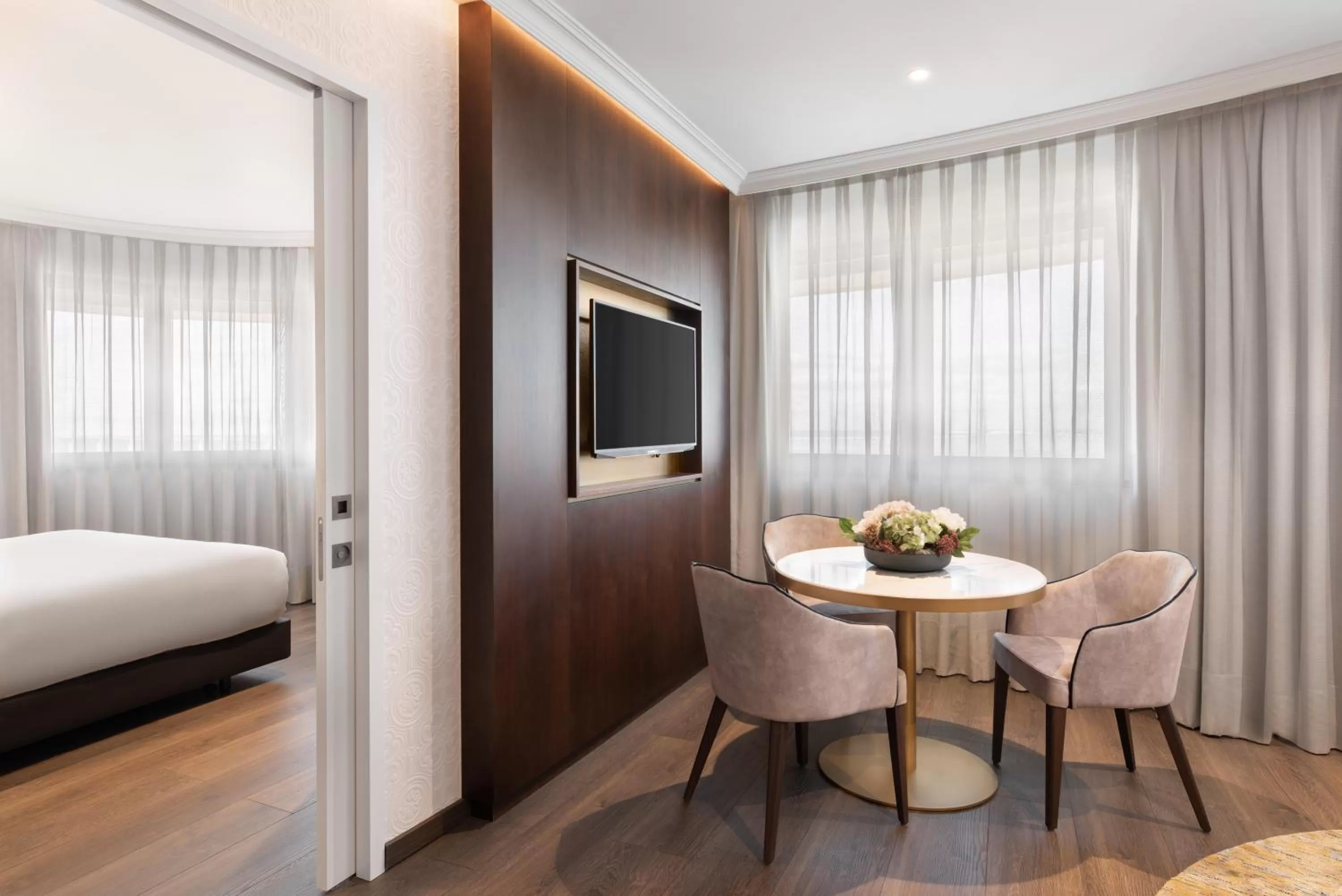 Living room, Bed in Eurostars Universal Lisboa