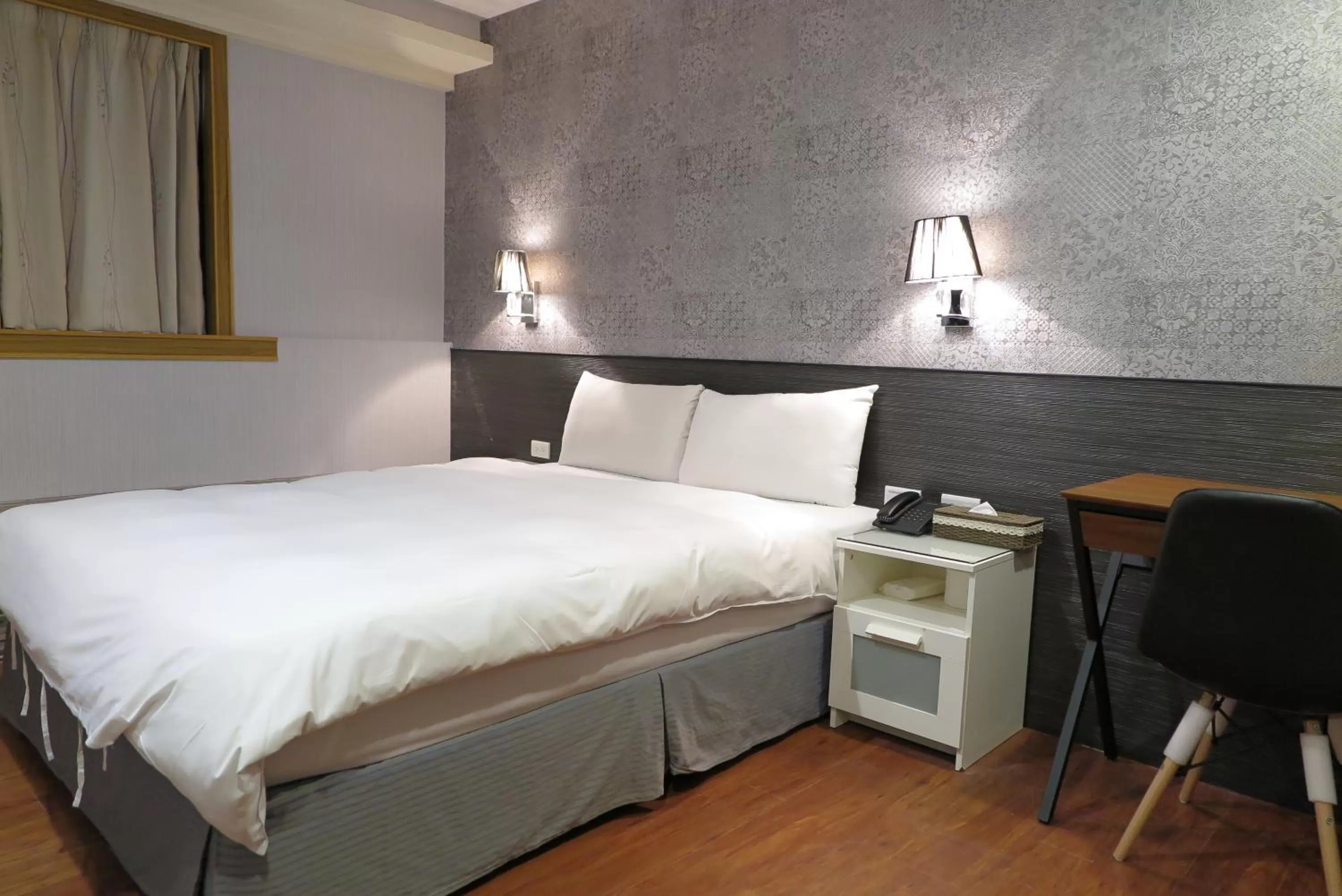 Photo of the whole room in 泊居旅店 Oursinn Hotel