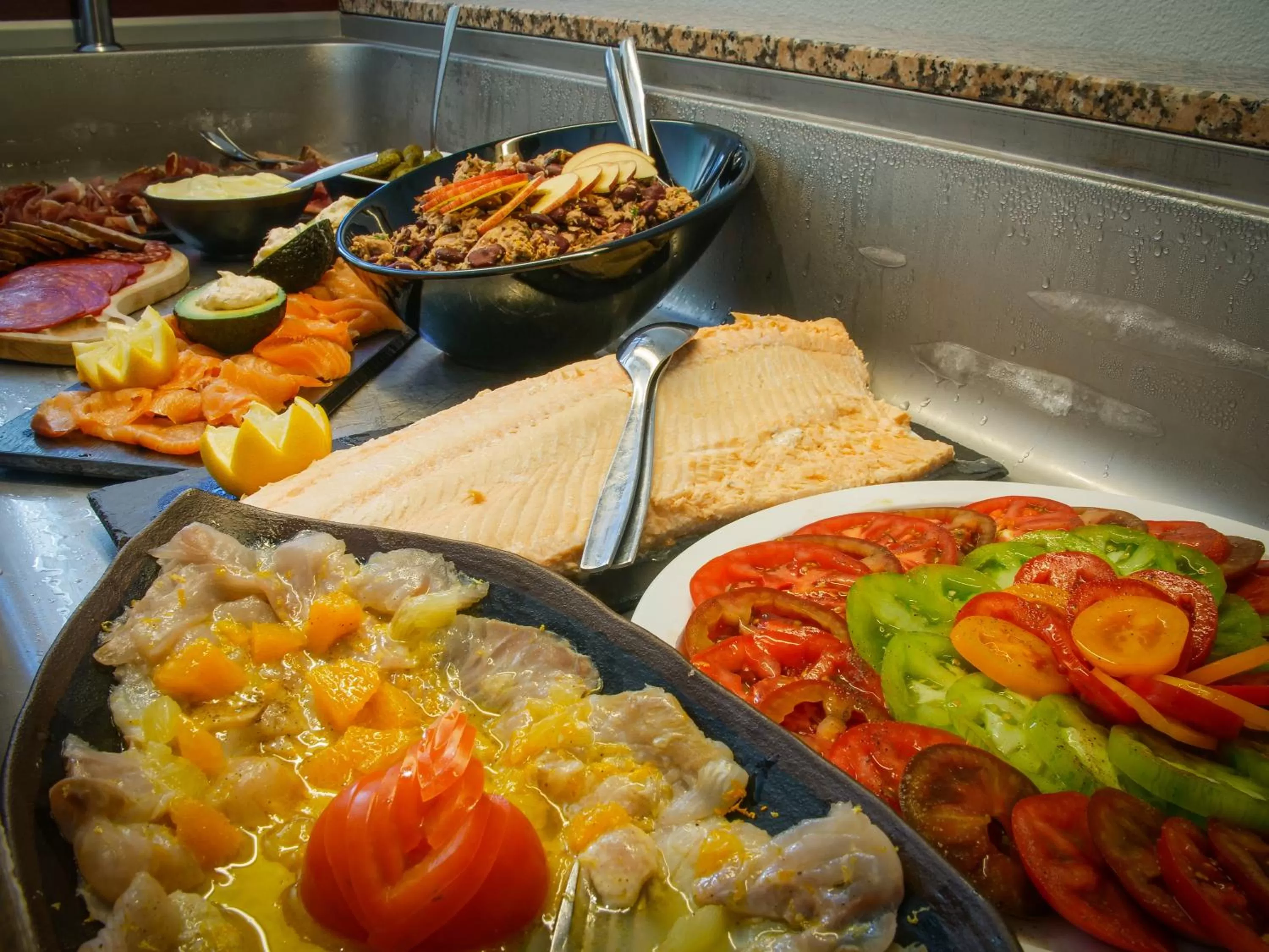 Food and drinks in Hôtel Inn Design Resto Novo Le Mans