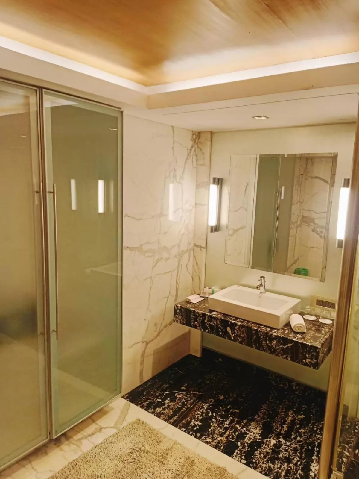 Bed in Mirage Hotel, Mumbai International Airport