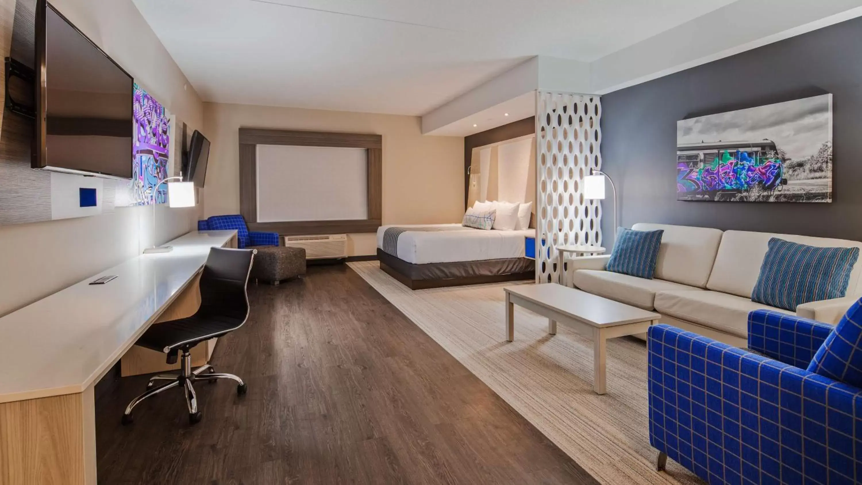 King Suite with Sofa Bed - Non-Smoking in Best Western Premier Winnipeg East King Suite with Sofa Bed - Non-Smoking in Best Western Premier Winnipeg East