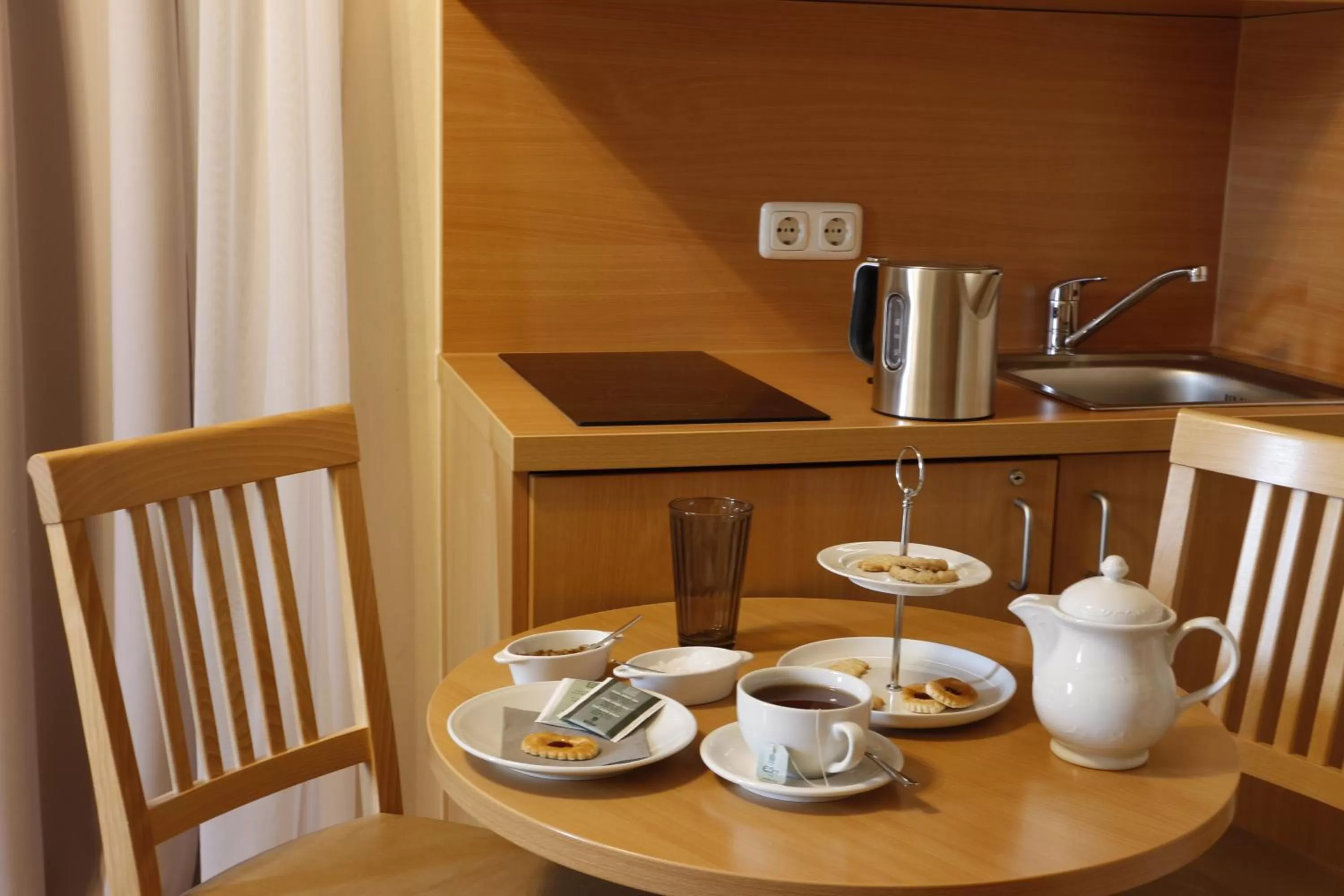 Coffee/tea facilities in Gästehaus Zehmerhof bei Erding