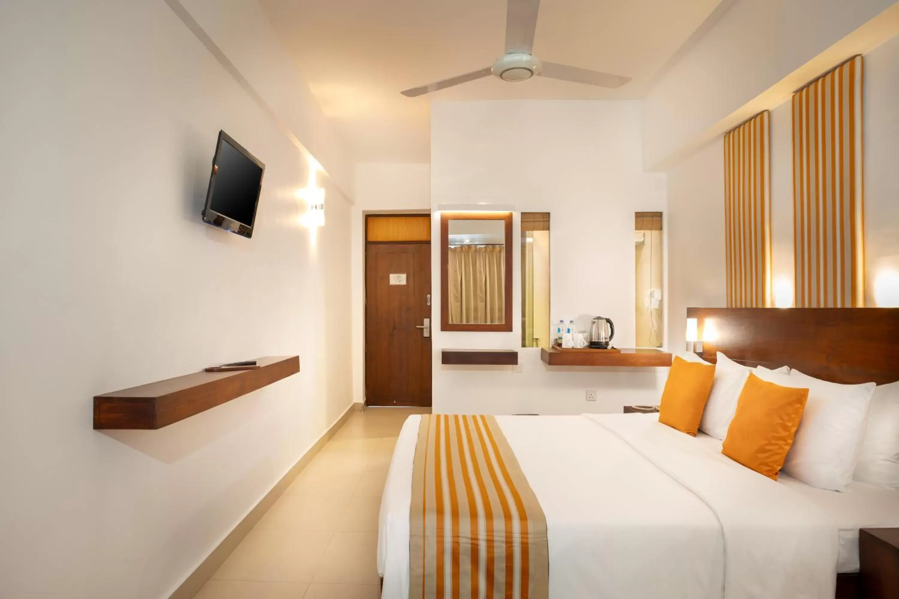 Superior Non Balcony - single occupancy - King in Camelot Beach Hotel Superior Non Balcony - single occupancy - King in Camelot Beach Hotel