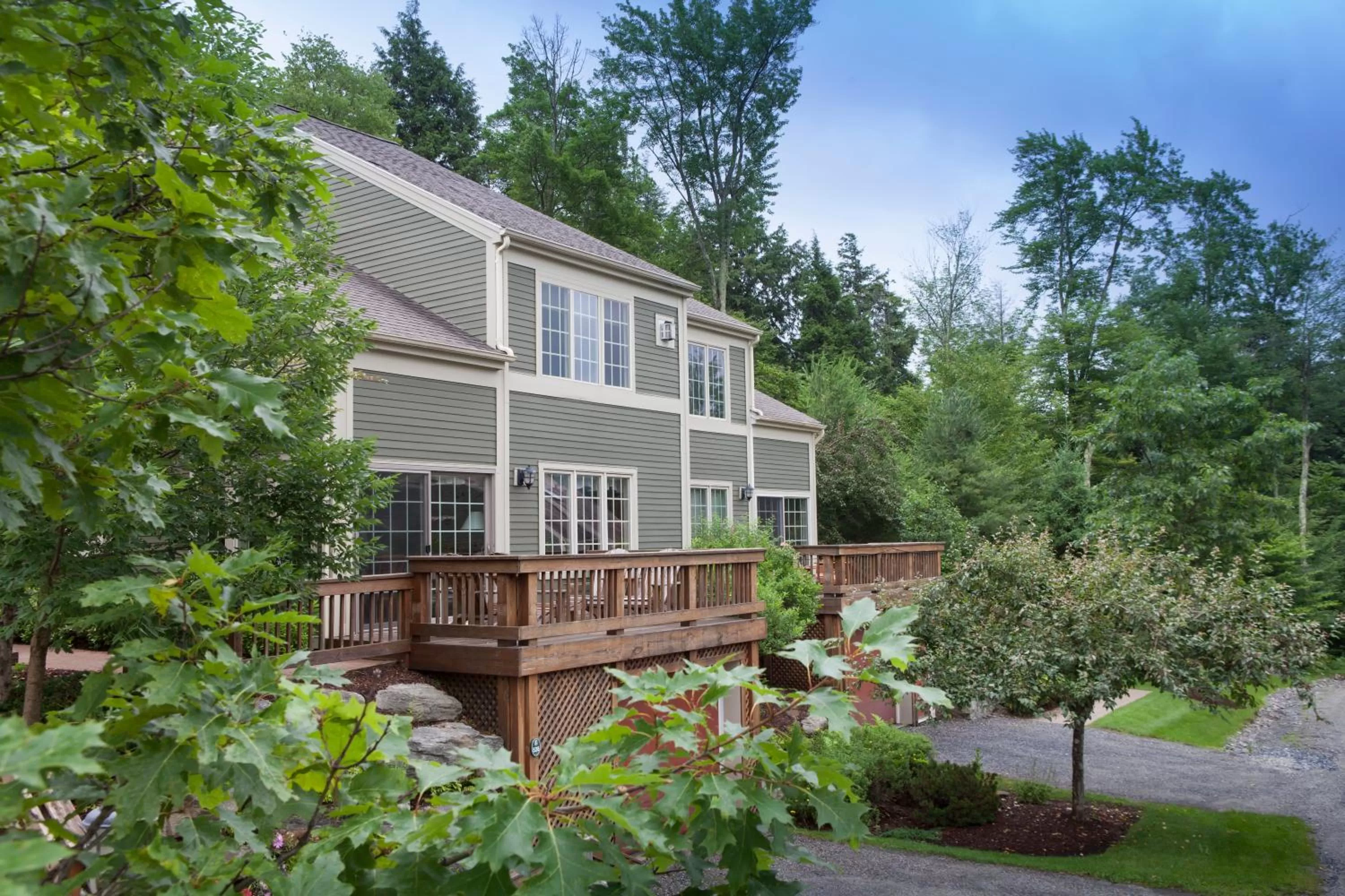 Property building in Topnotch Resort