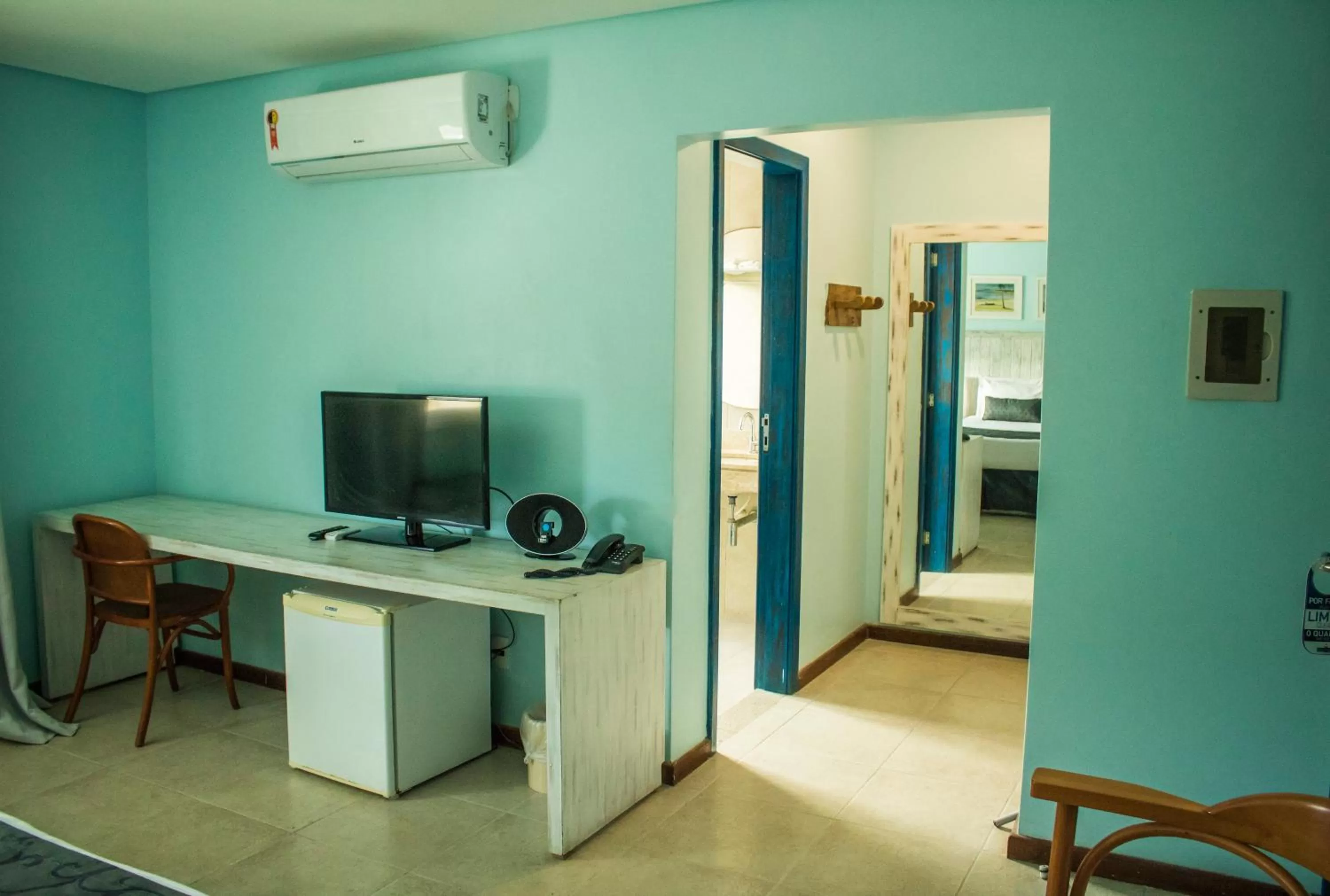 TV and multimedia in Farol de Itapuã Praia Hotel
