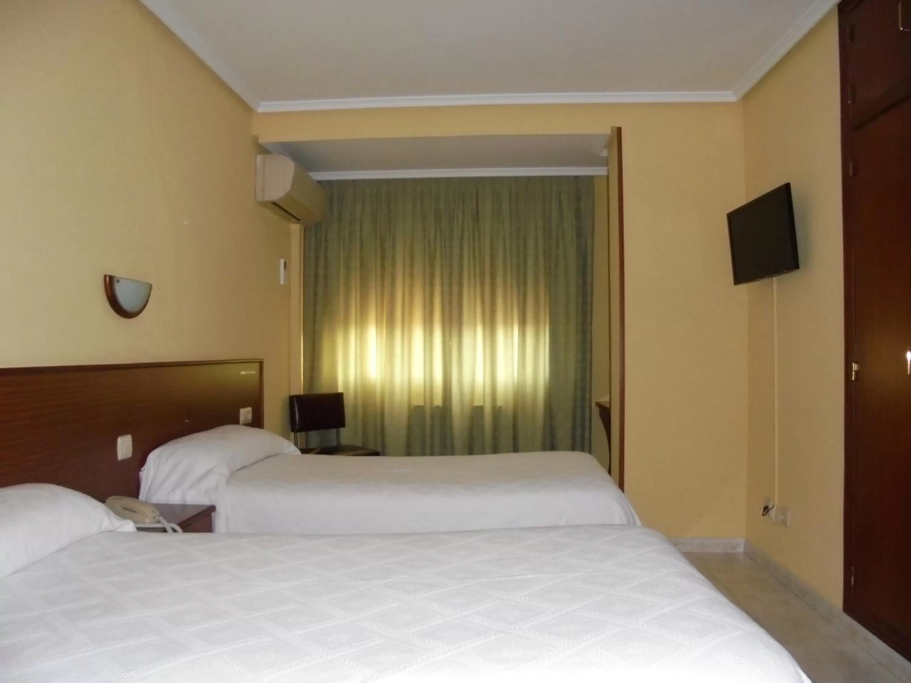 Photo of the whole room, Bed in Hostal Athlanta