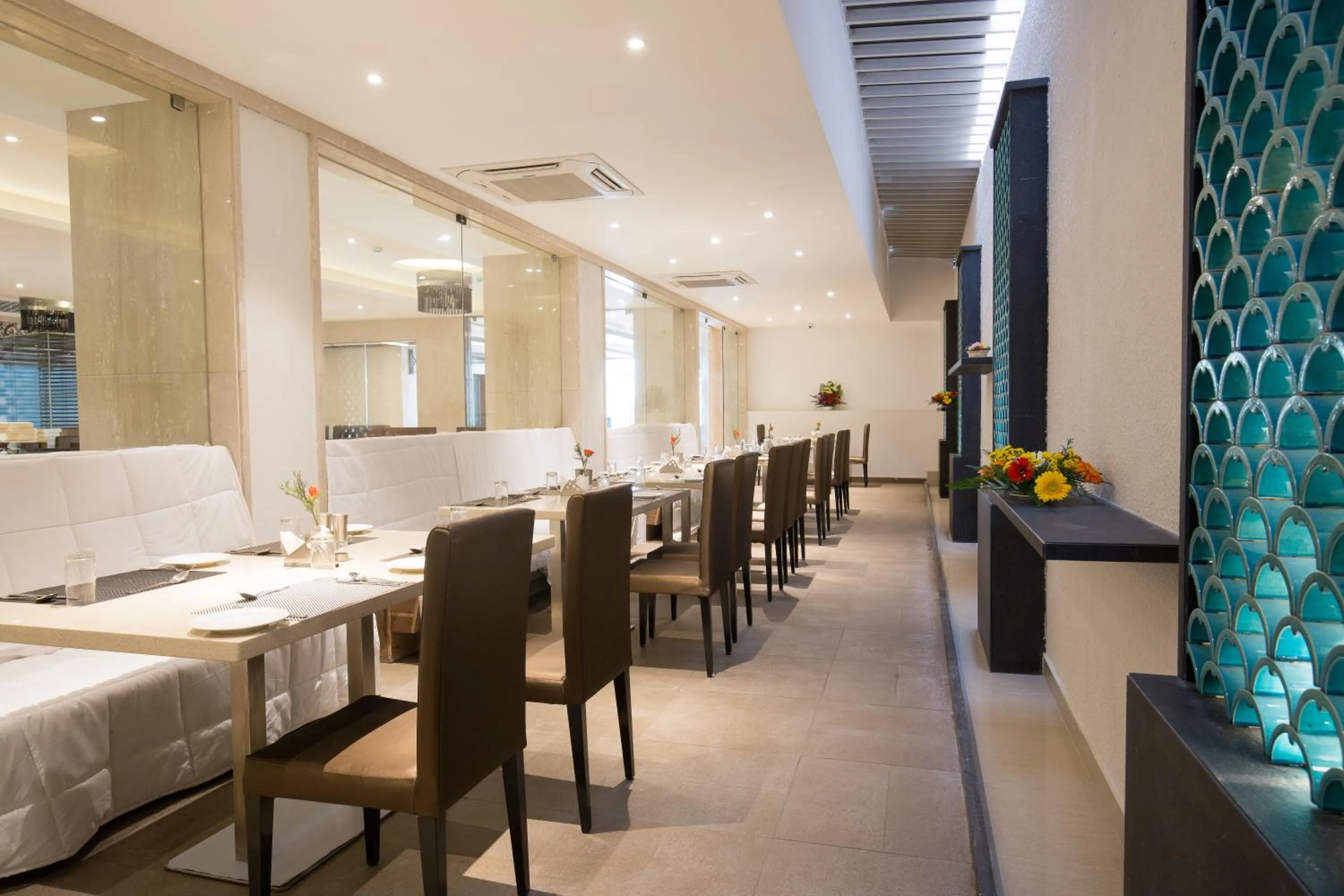 Restaurant/places to eat in Kiscol Grands Hotel