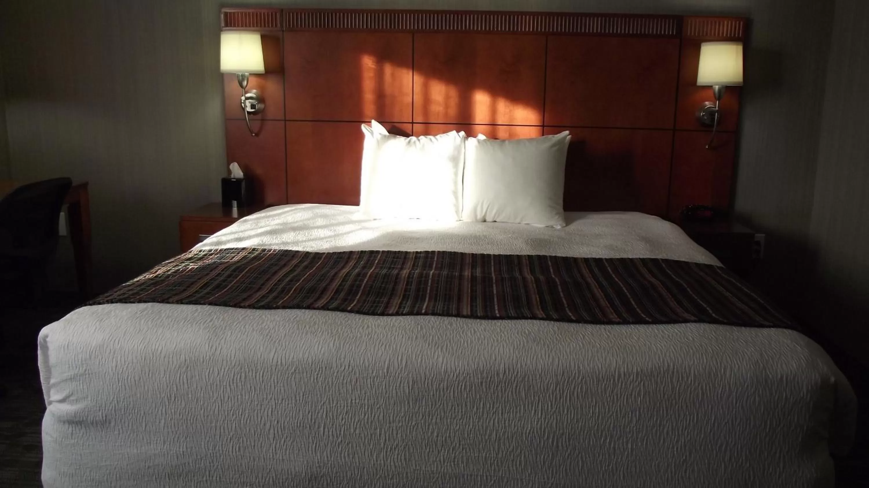 Bed in Country Inn & Suites by Radisson, Delta Park North Portland