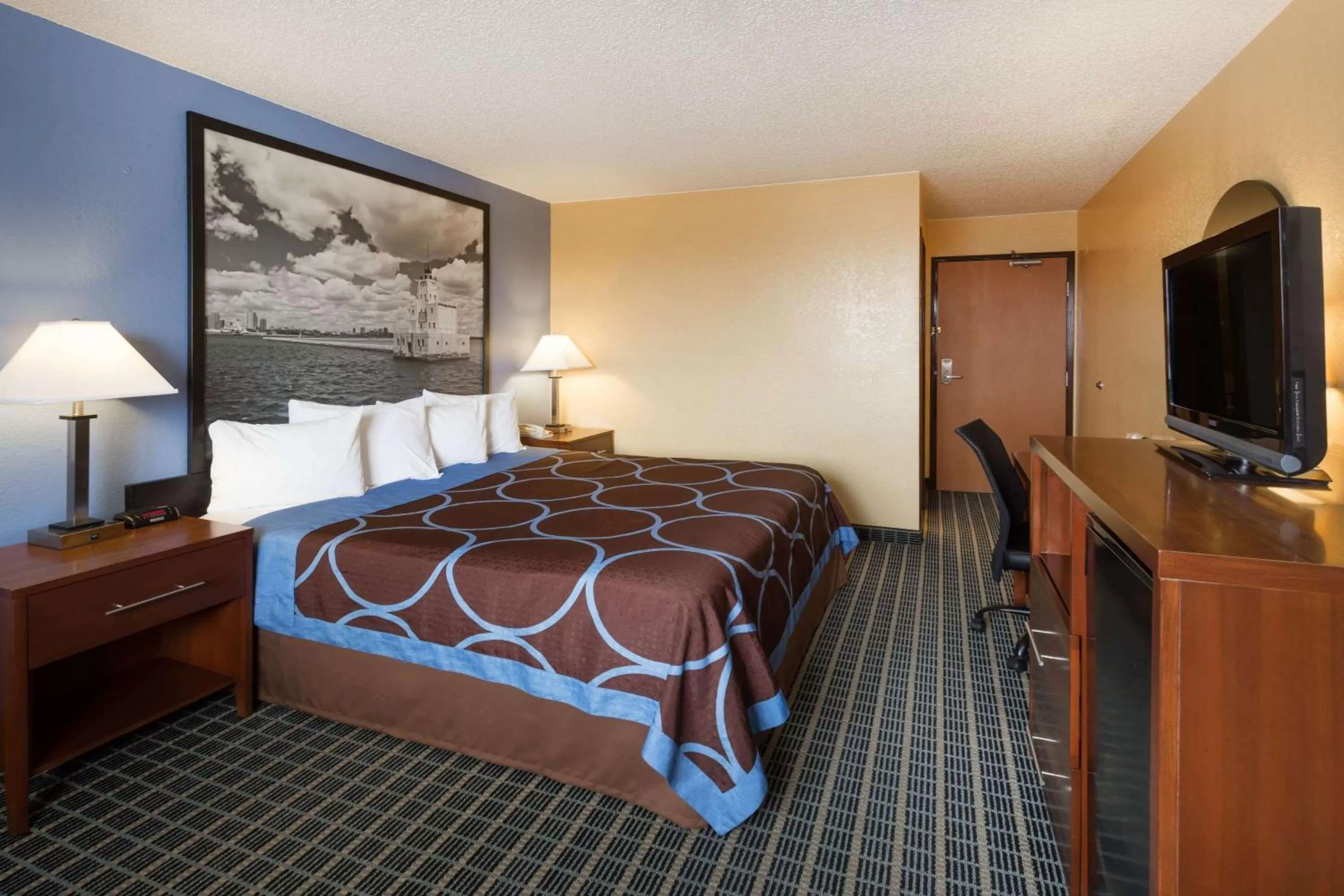 Photo of the whole room, Bed in Super 8 by Wyndham Janesville