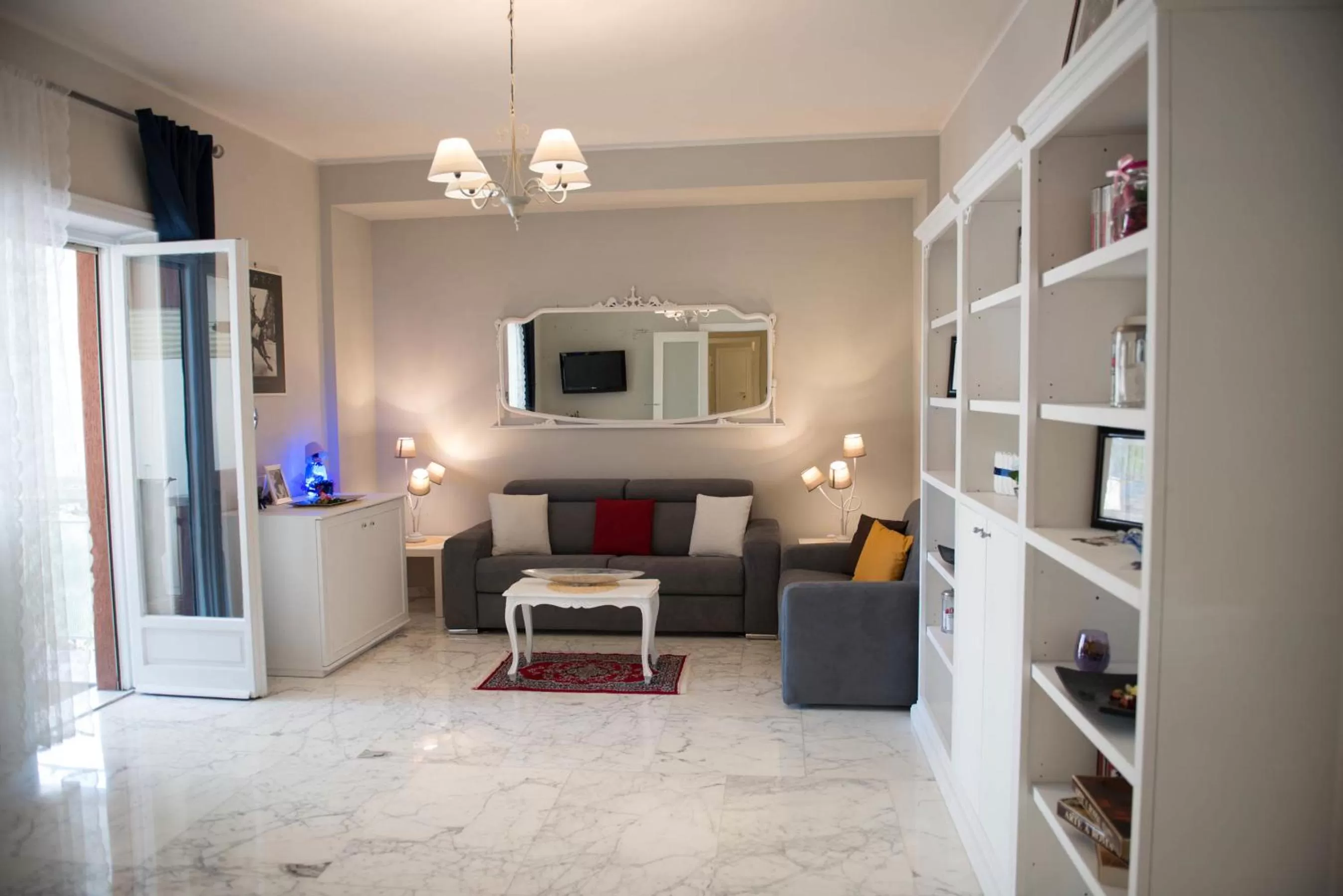 Communal lounge/ TV room in Authentic Sweet Home