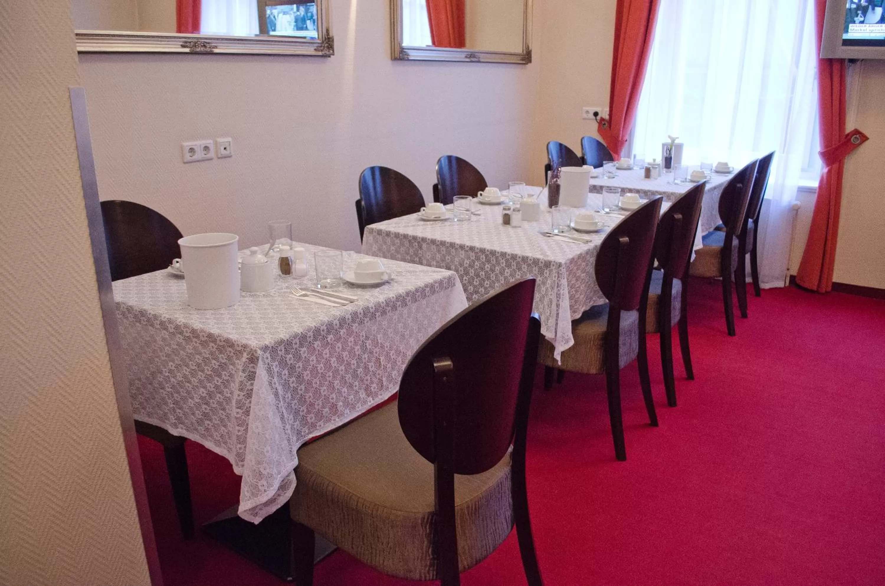 Restaurant/places to eat in Hotel Polo am ZOB