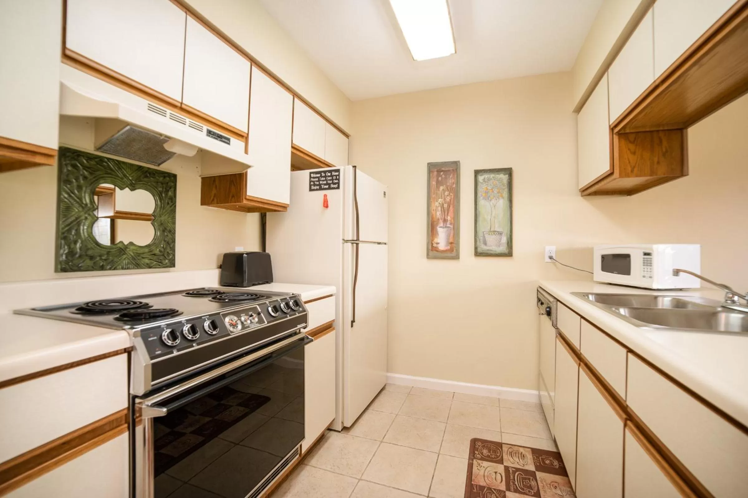 Kitchen or kitchenette in Pointe Royale Golf Resort