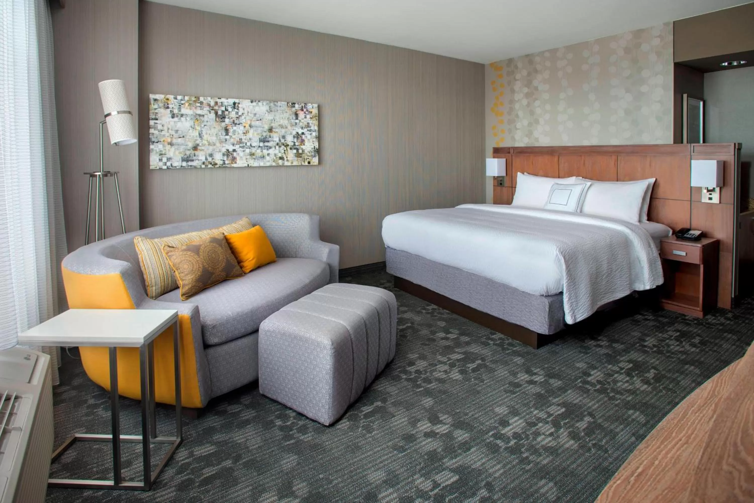 Photo of the whole room, Bed in Courtyard by Marriott Philadelphia Lansdale